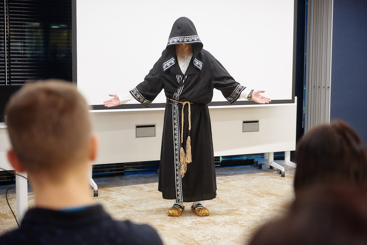 Нейромонах Феофан в Avito. Репортажный фотограф в Москве Вадим Францев