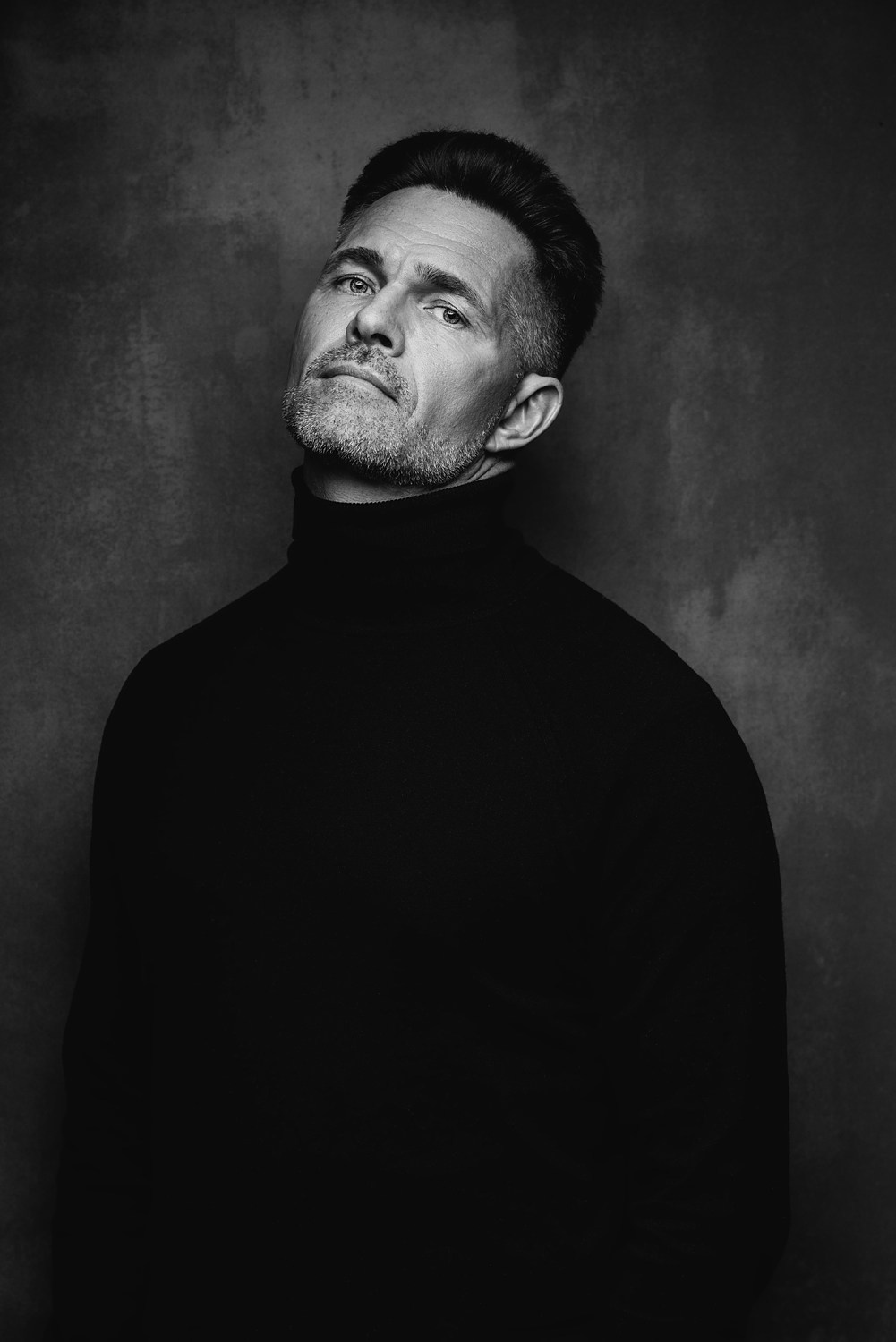 U-ray: Художественный чёрно-белый портрет. U-ray