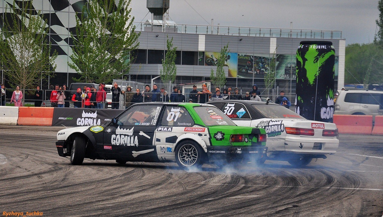 Обучение дрифту на гоночной машине BMW E30 M3 в Алматы