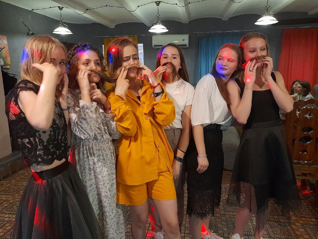 Ведущая Жанна Забойная. Ведущий, Тамада, DJ, фото в Перми. Хорошее настроение