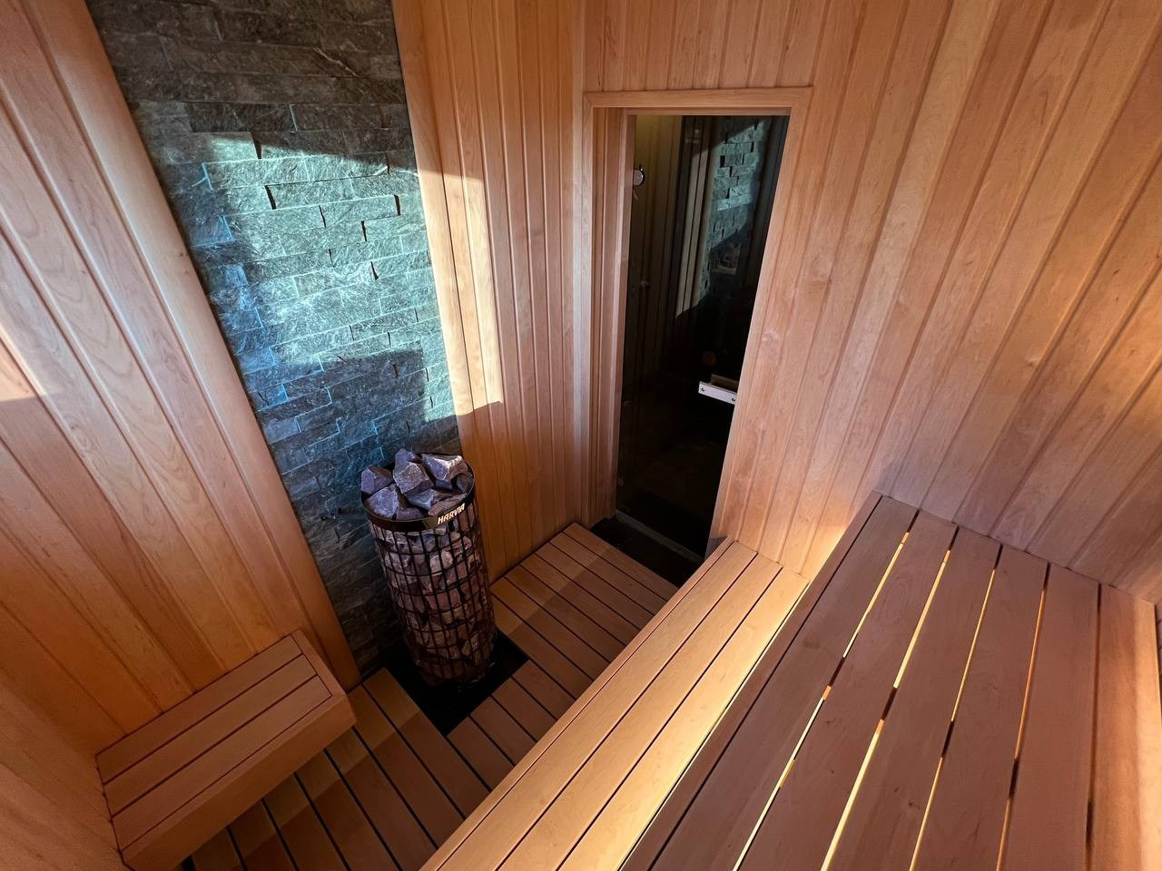 Классическая финская сауна в Заозерном. Семейный варинт, на 100% выполненный из ольхи. SaunaTopMasters