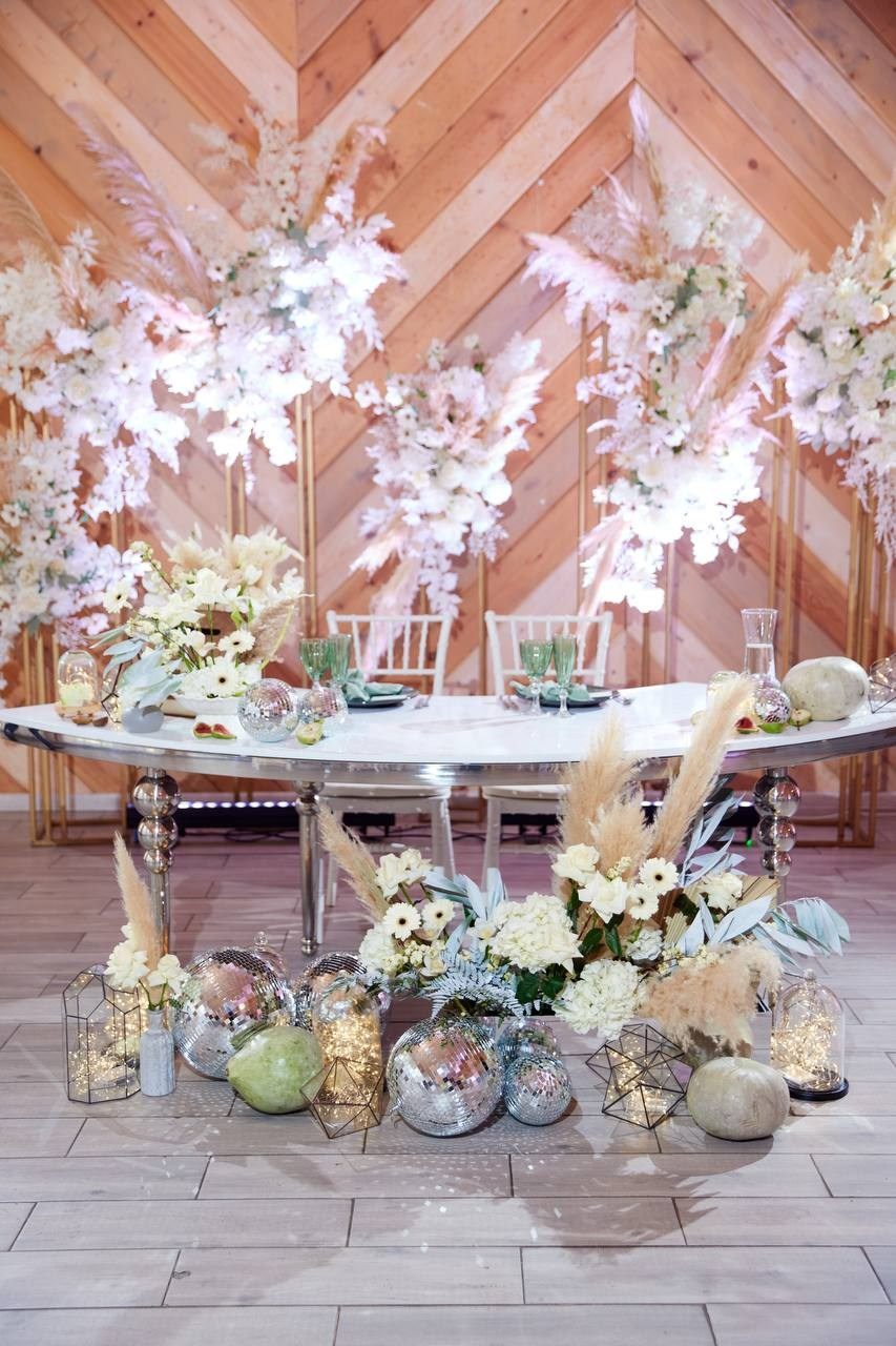 Яркий декор с использованием фруктов и овощей. Подрядчики и друзья сети свадебных площадок House for wedding