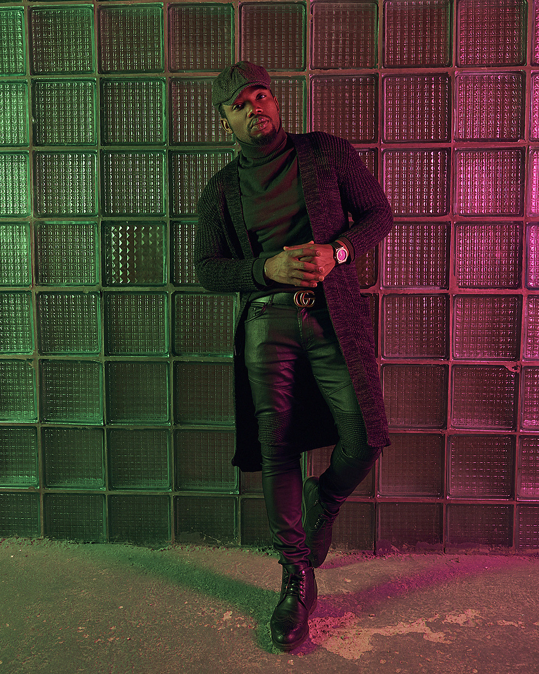 Мужской портрет с цветным светом