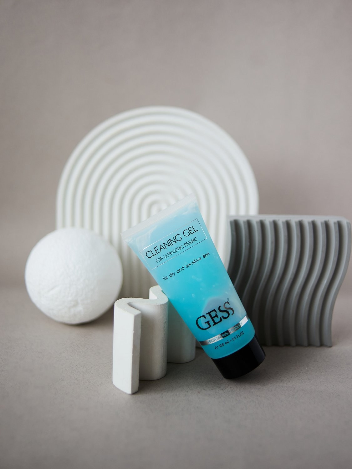 Предметная съемка: массажеры для лица. Портретный фотограф в Санкт-Петербурге