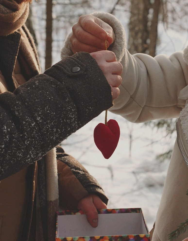 Love Story в зимнем лесу: Даша и Ника. Событийный фотограф Анна Курникова