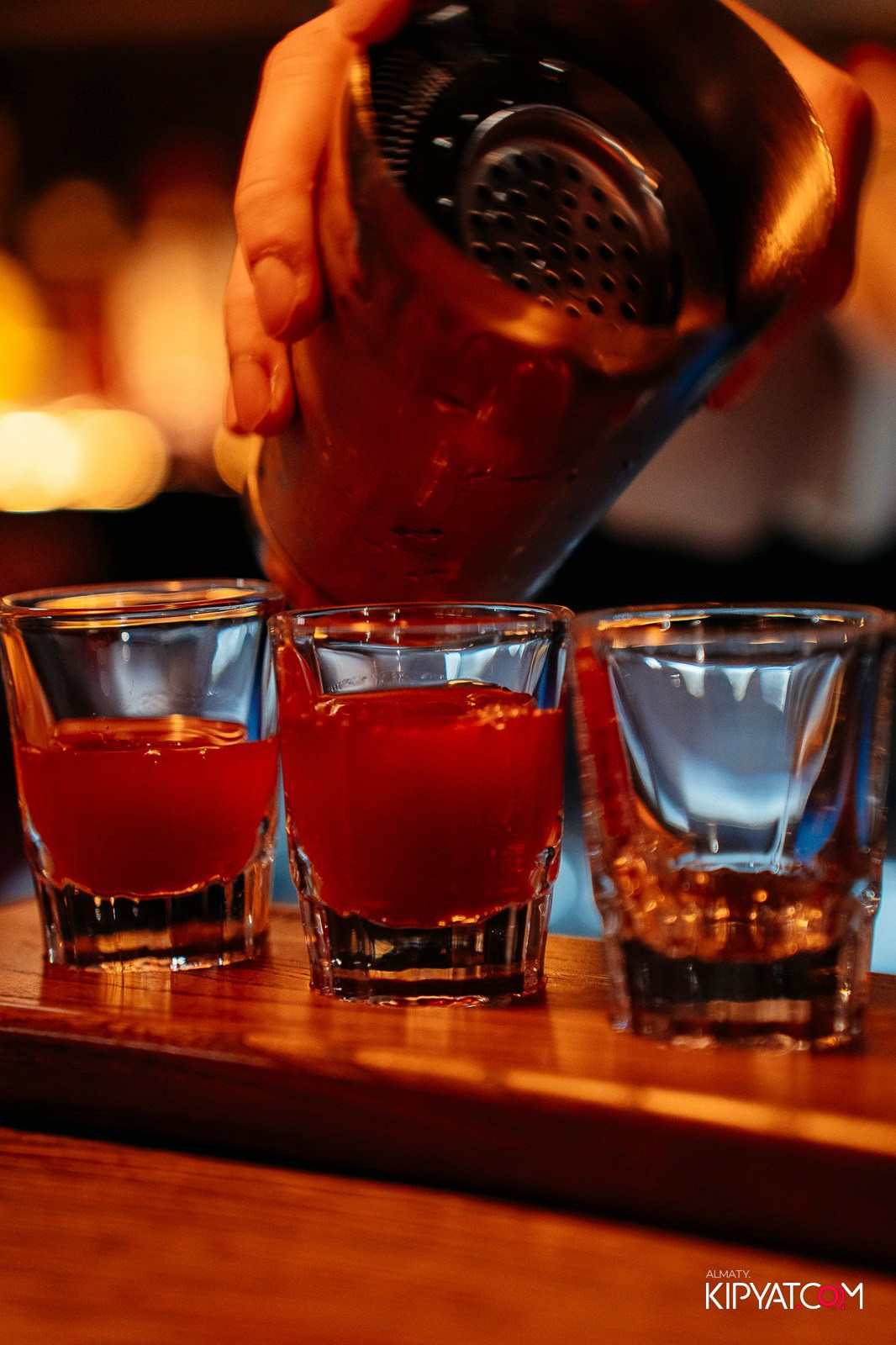 РЕСТО-БАР СКАНДАЛИСТЪ. КИПЯТКОМ АЛМАТЫ!