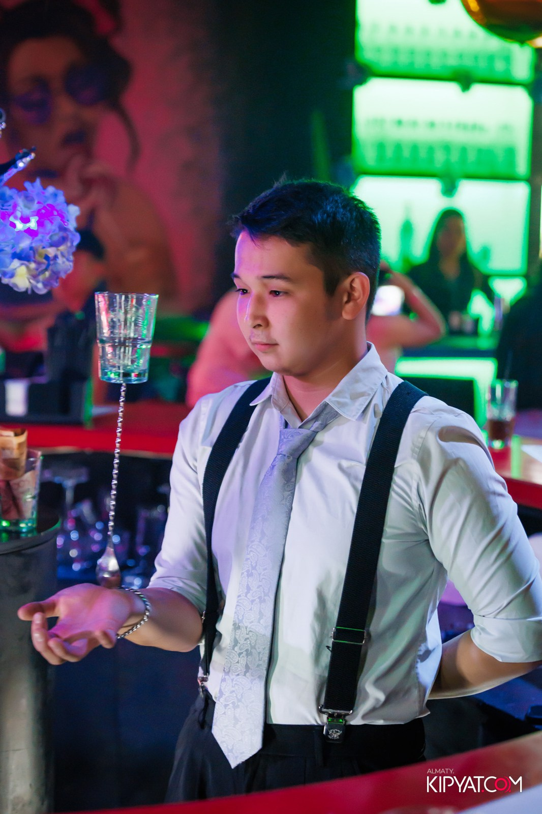 UYAT EMES BAR. КИПЯТКОМ АЛМАТЫ!