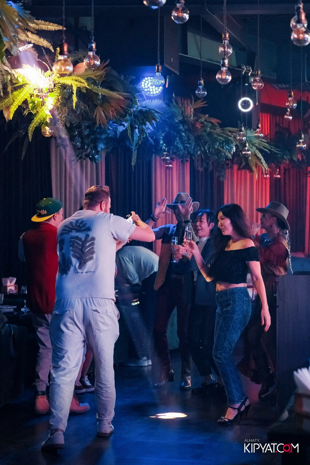 ДОРОГАЯ, Я НЕ ПИЛ. КИПЯТКОМ АЛМАТЫ!