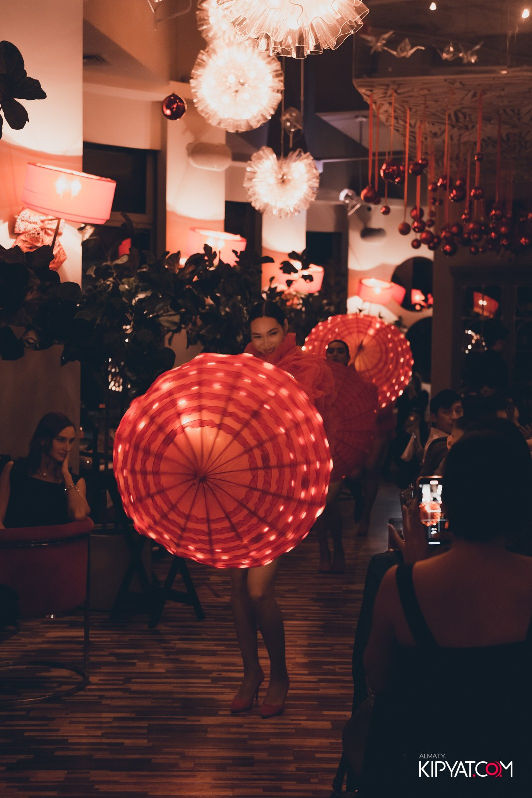 РЕСТОРАН BARFLY. КИПЯТКОМ АЛМАТЫ!