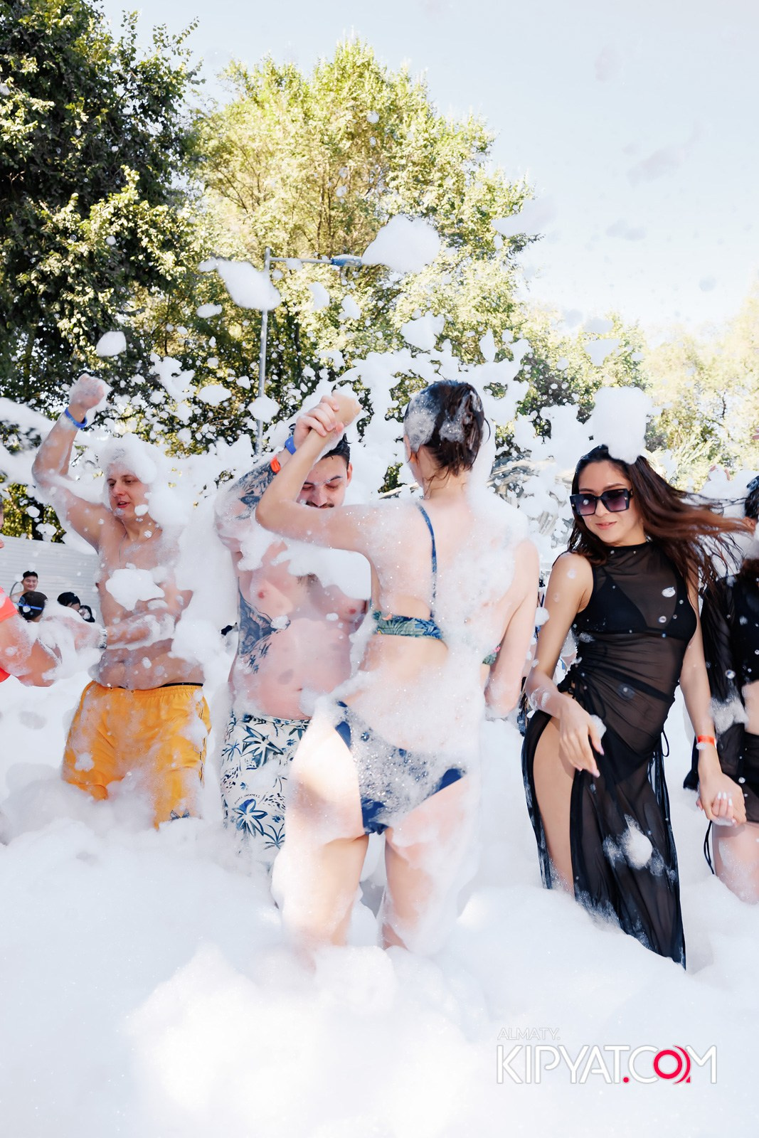 ПЕННАЯ ВЕЧЕРИНКА/ДЫМОВОЕ ШОУ/БАССЕЙН DELIGHT POOL. КИПЯТКОМ АЛМАТЫ!