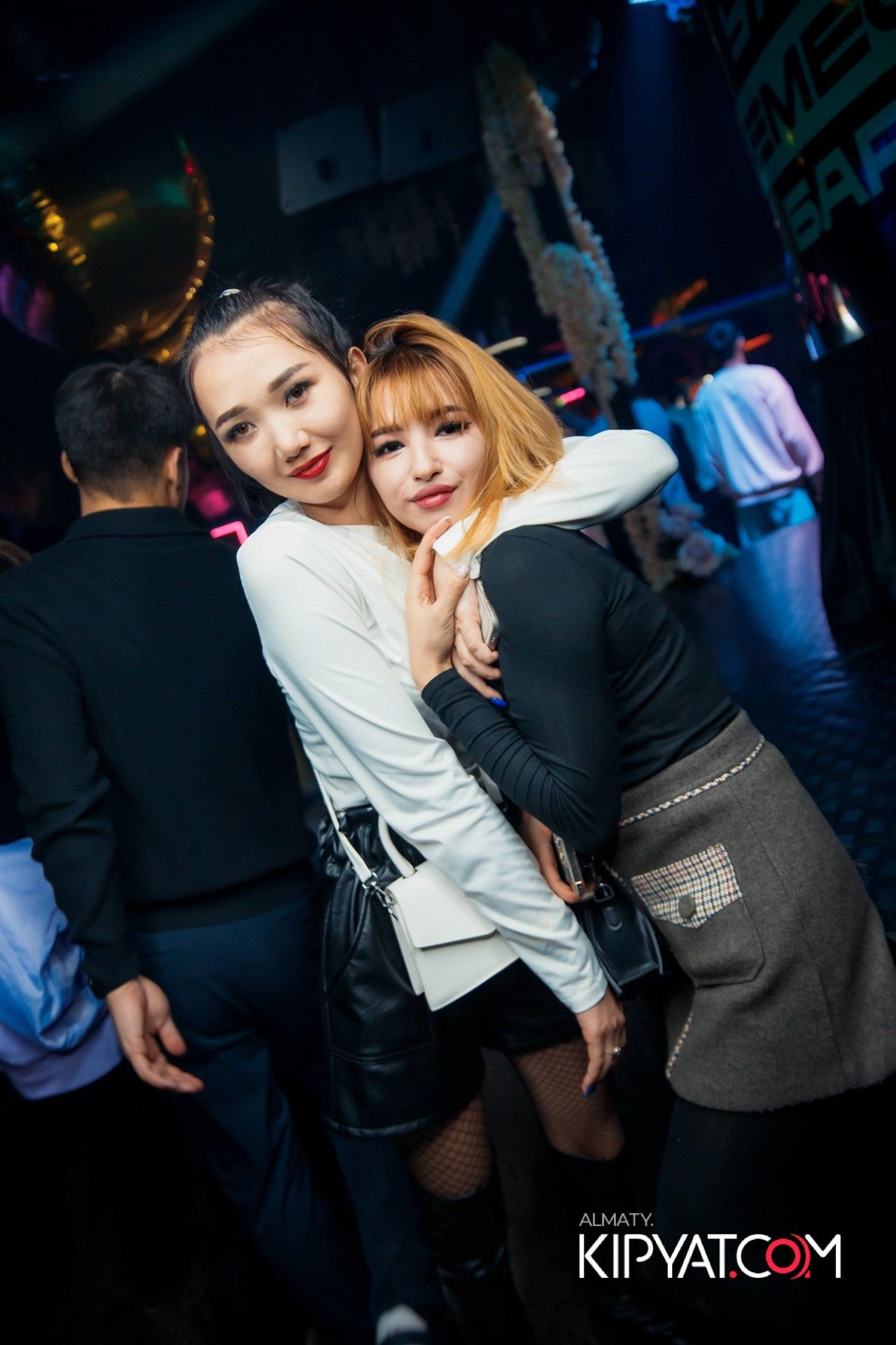 UYAT EMES BAR. КИПЯТКОМ АЛМАТЫ!