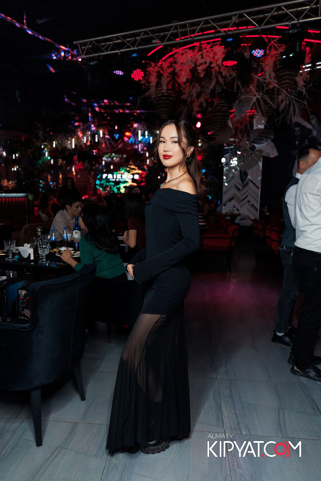 FRIENDS BAR & TERRACE. КИПЯТКОМ АЛМАТЫ!