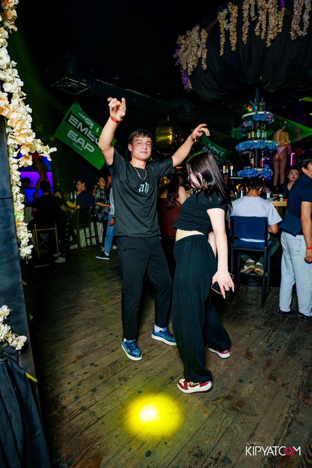 UYAT EMES BAR. КИПЯТКОМ АЛМАТЫ!