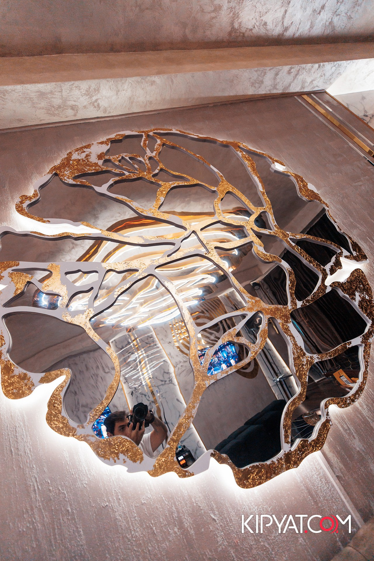 Ухо и Медведь на Курмангазы. КИПЯТКОМ АЛМАТЫ!