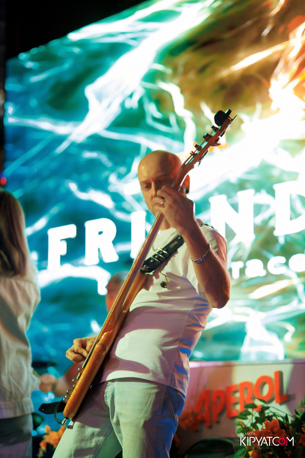 FRIENDS BAR & TERRACE. КИПЯТКОМ АЛМАТЫ!