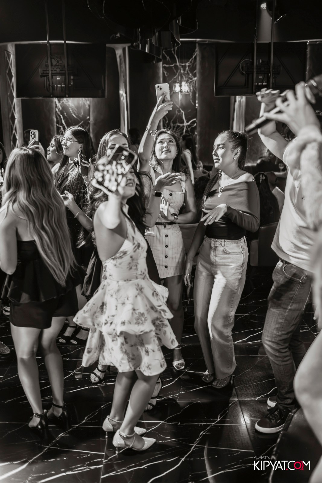 MOOD KARAOKE & TERRACE. КИПЯТКОМ АЛМАТЫ!