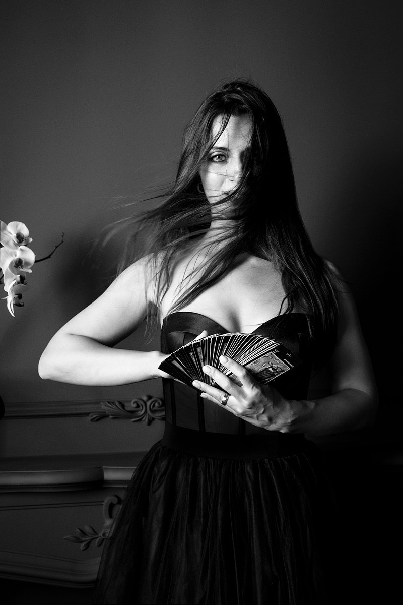 Таролог. Эротико-драматический фотограф Маруся Скоробогатова