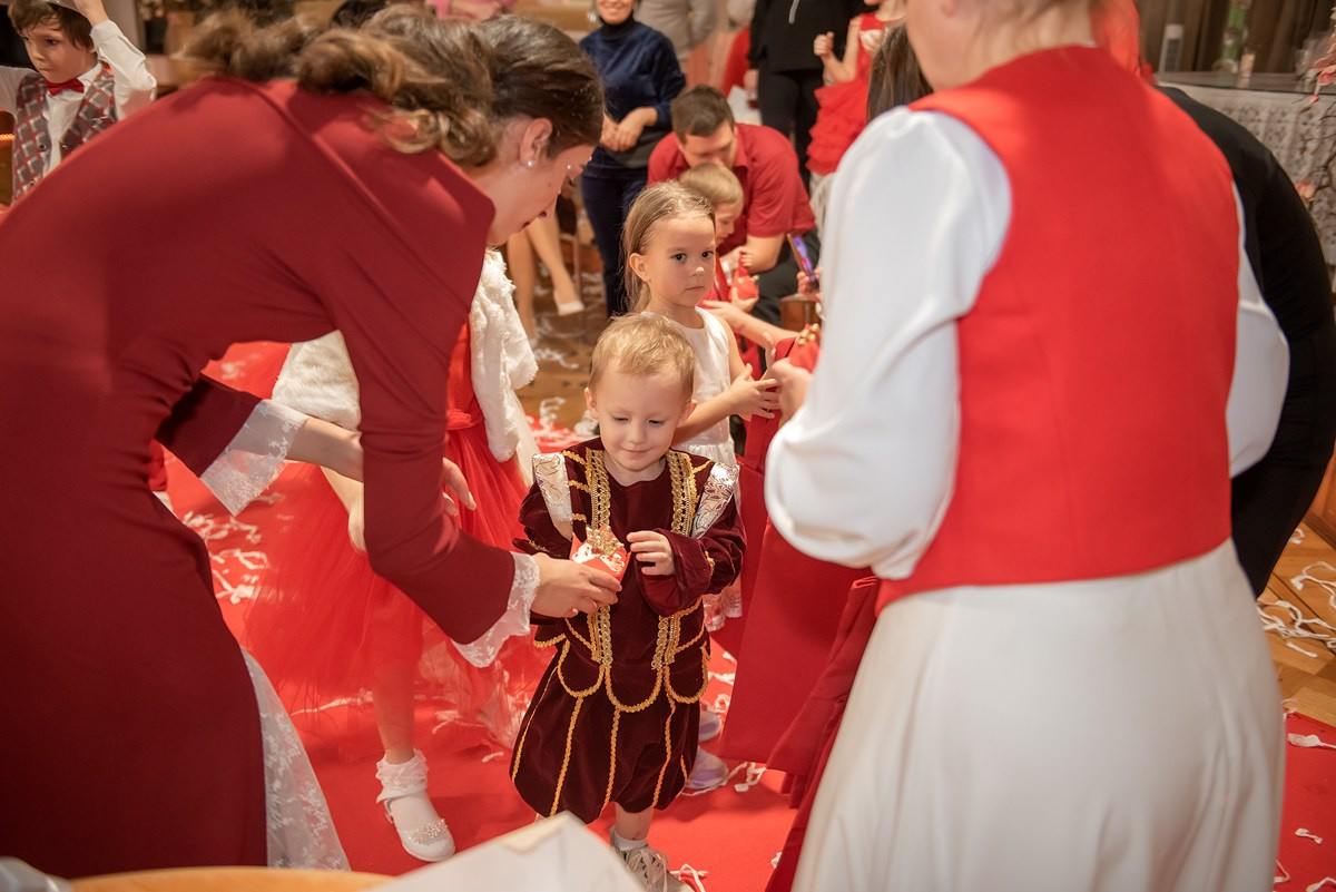 Выпускной в детской школе моделей HAPPYkids 2024. Семейный и коммерческий фотограф в Сочи Александр Бодунов