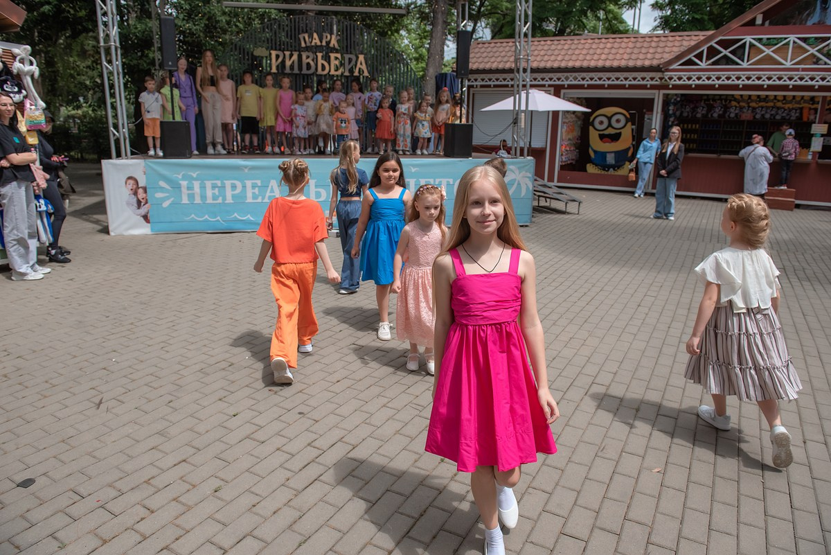 Парк Ривьера дефиле HAPPYkids. Семейный и коммерческий фотограф в Сочи Александр Бодунов
