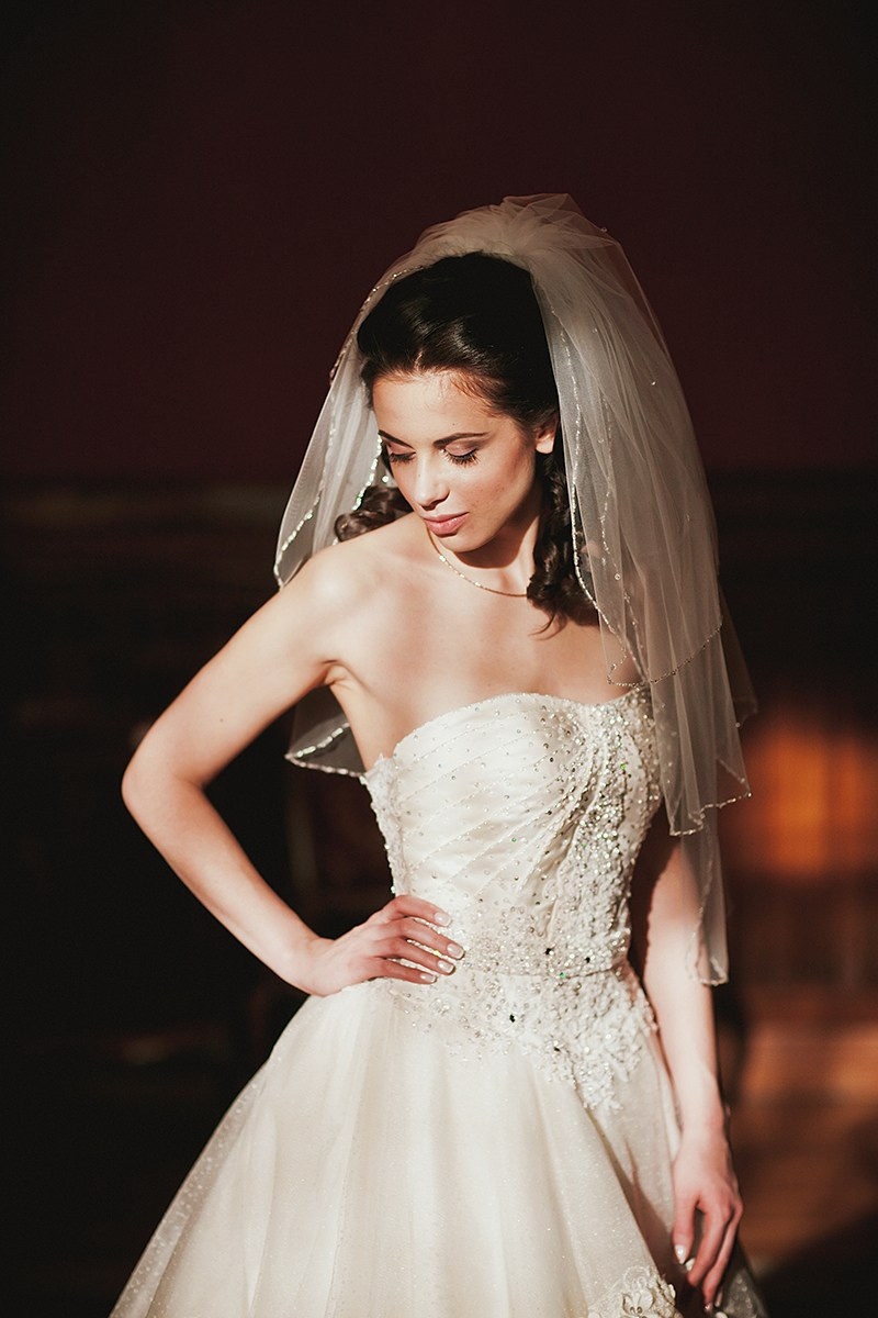 свадебное платье в спб, найти свадебный салон, букет для невесты, хороший ведущий на свадьбу, костюм для жениха, платье для невесты,  подшить свадебное платье, ателье свадебное, фотограф на свадьбу, выпуск, праздник, венчание