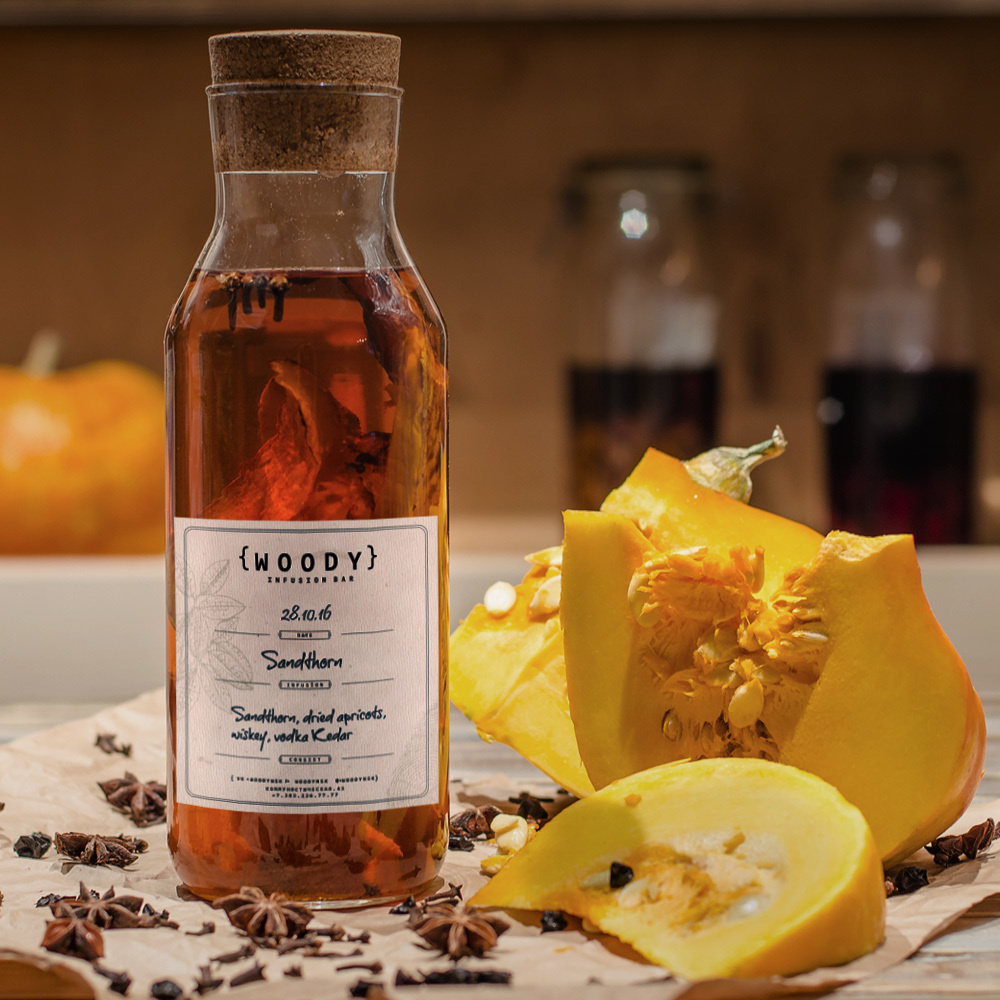 WOODY BAR. Branding and Interiors