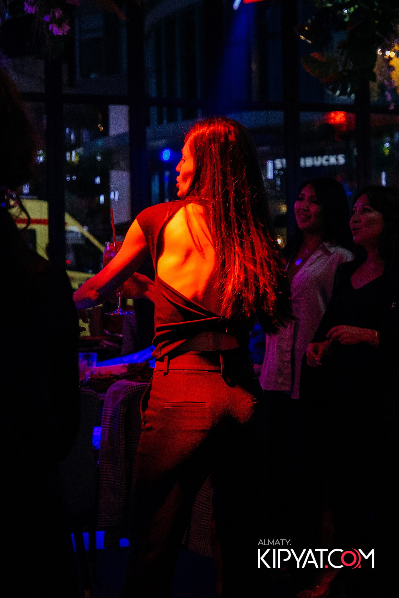 FRIENDS BAR & TERRACE. КИПЯТКОМ АЛМАТЫ!