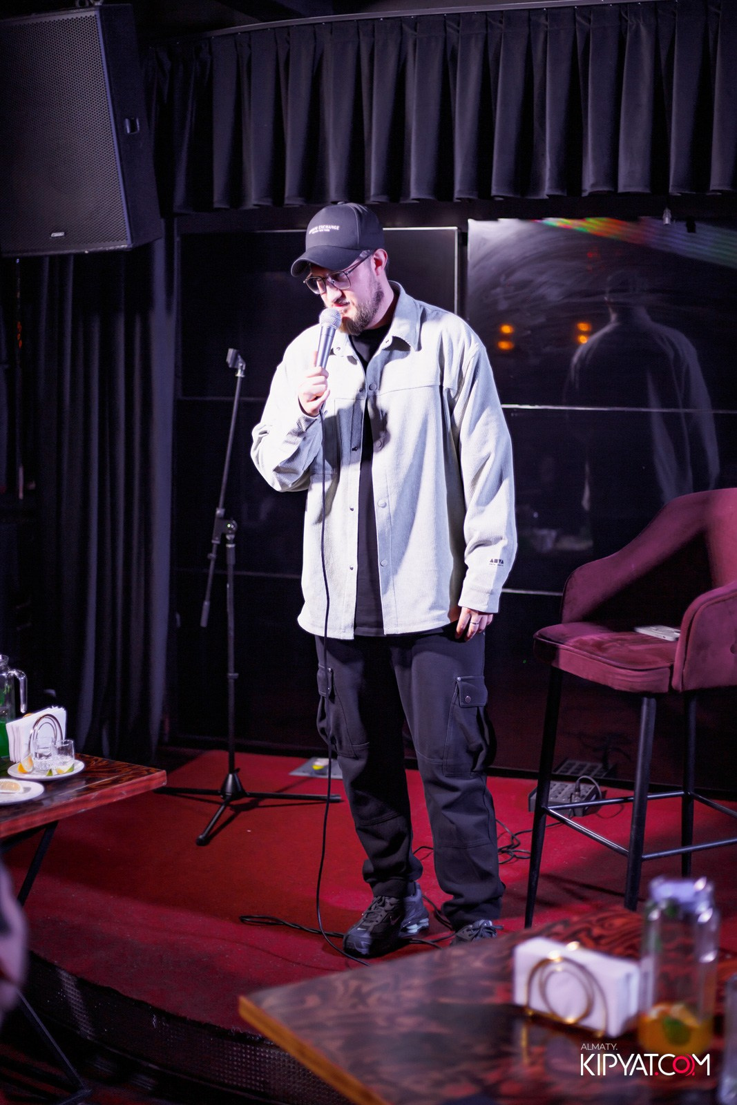 STAND UP КОНЦЕРТ АЛЕКСАНДРА МЕРКУЛЬ ESTATE KARAOKE BAR. КИПЯТКОМ АЛМАТЫ! Фотосъемка мероприятий в Алматы