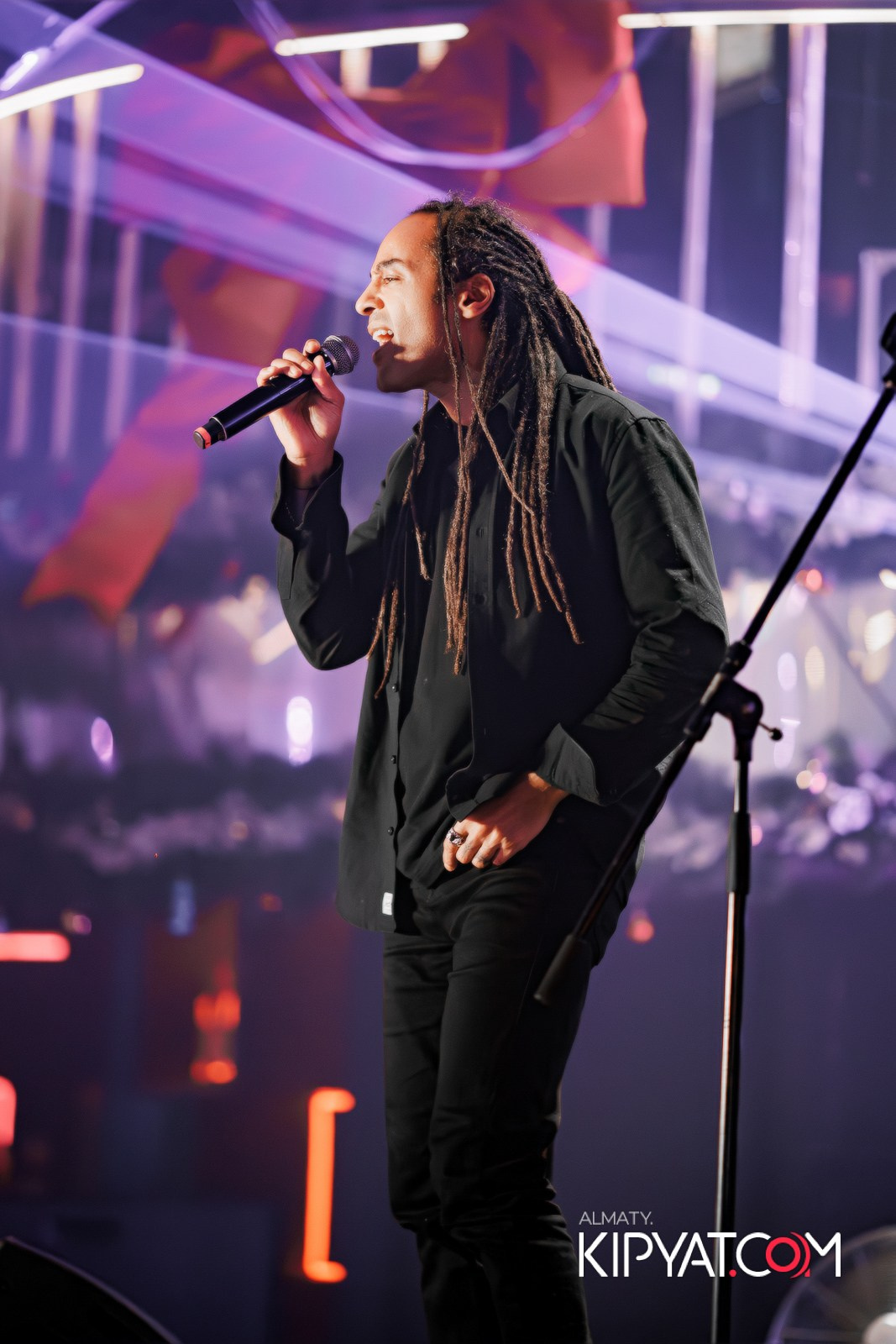 SANTA BARBARA — ПИТ ДЖЕЙСОН (ГР. ПРЕМЬЕР-МИНИСТР) И ИЛЬЯ ЗУДИН (ГР. ДИНАМИТ) НА ПРЕДНОВОГОДНЕЙ ВЕЧЕРИНКЕ. КИПЯТКОМ АЛМАТЫ!