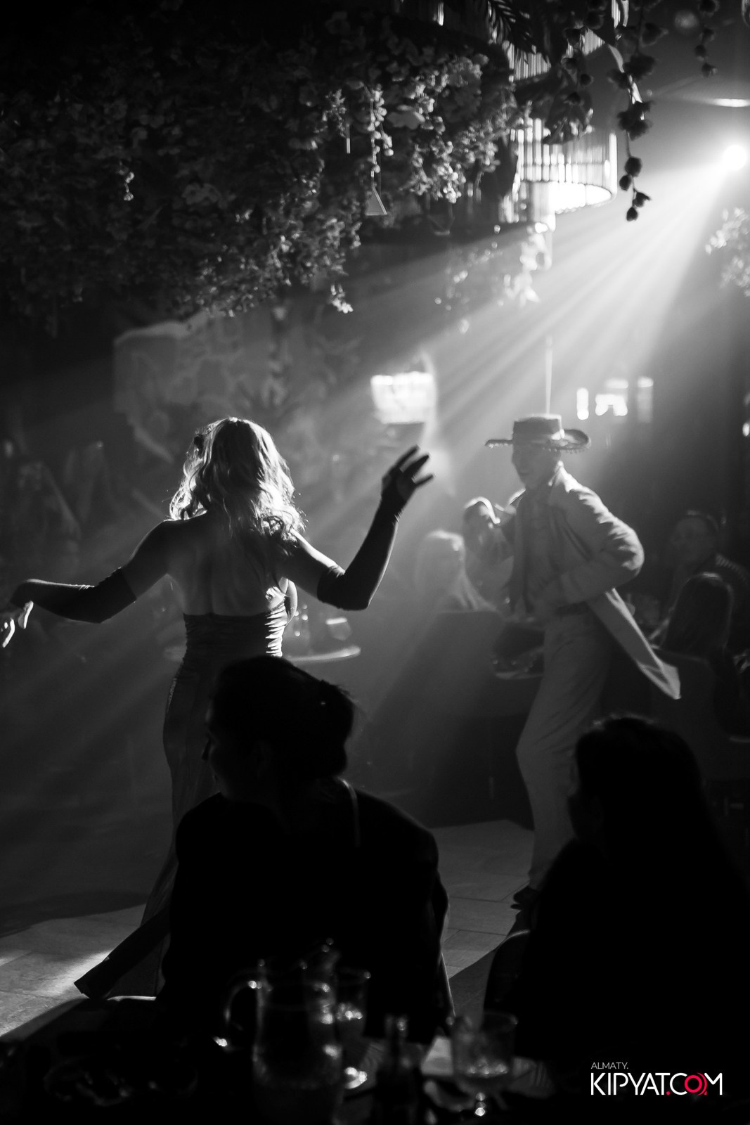 FRIENDS BAR & TERRACE. КИПЯТКОМ АЛМАТЫ!