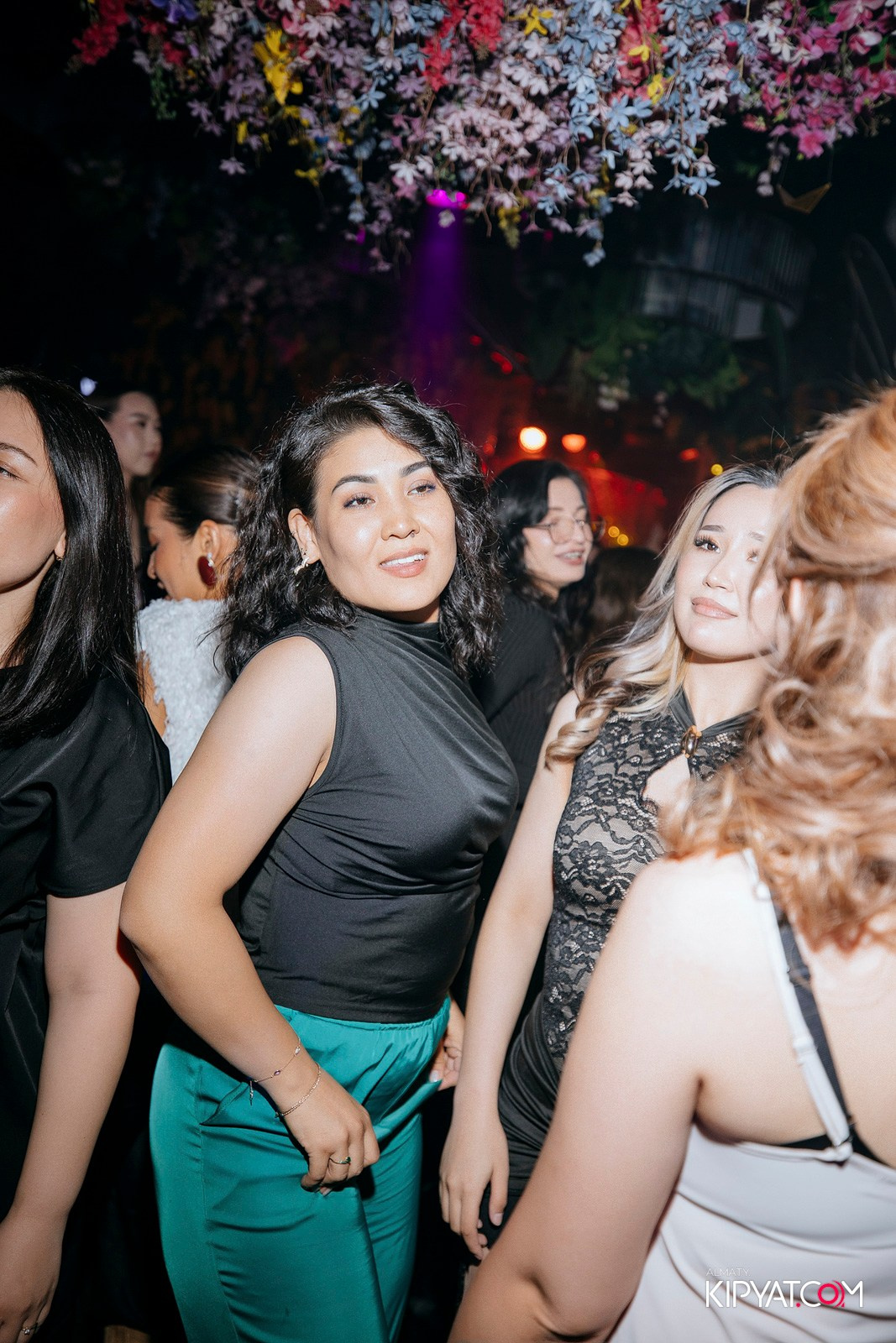 FRIENDS BAR & TERRACE. КИПЯТКОМ АЛМАТЫ! Фотосъемка мероприятий в Алматы