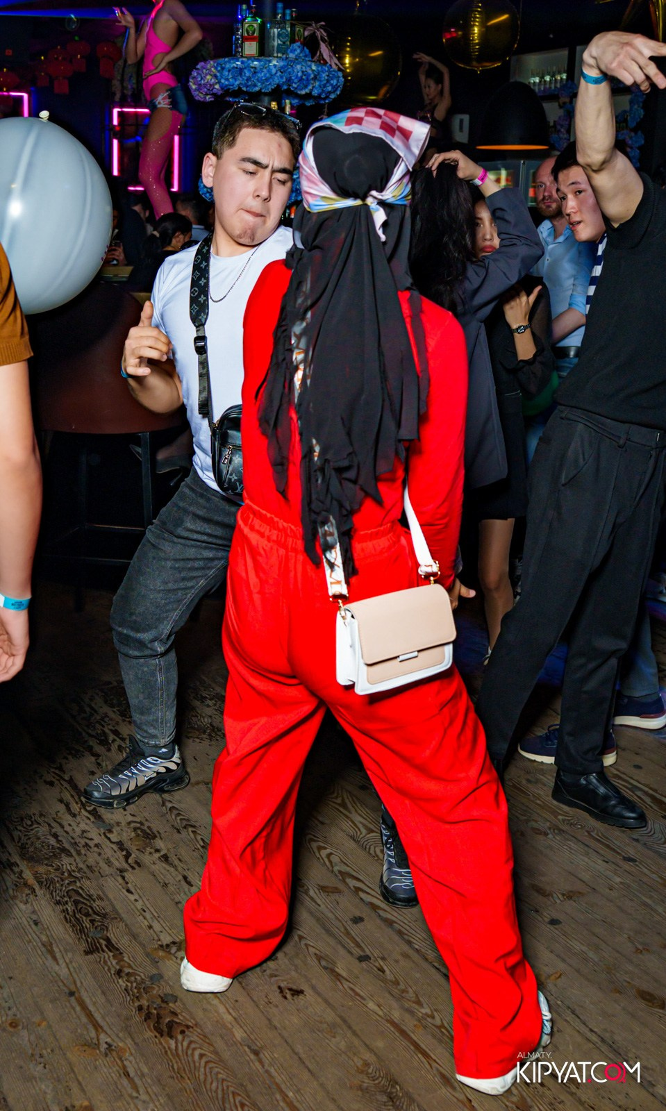 UYAT EMES BAR. КИПЯТКОМ АЛМАТЫ!