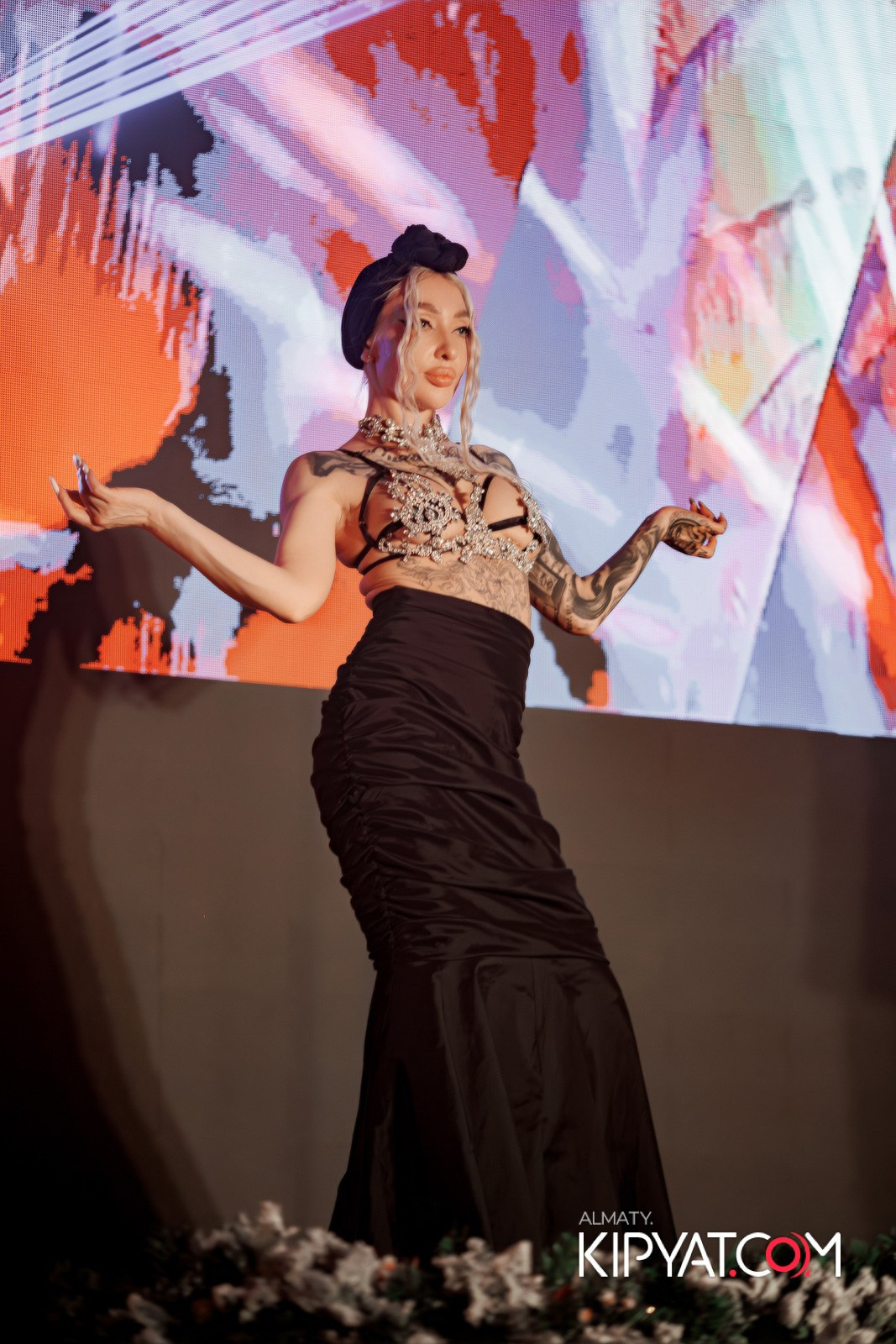 SANTA BARBARA — ПИТ ДЖЕЙСОН (ГР. ПРЕМЬЕР-МИНИСТР) И ИЛЬЯ ЗУДИН (ГР. ДИНАМИТ) НА ПРЕДНОВОГОДНЕЙ ВЕЧЕРИНКЕ. КИПЯТКОМ АЛМАТЫ!