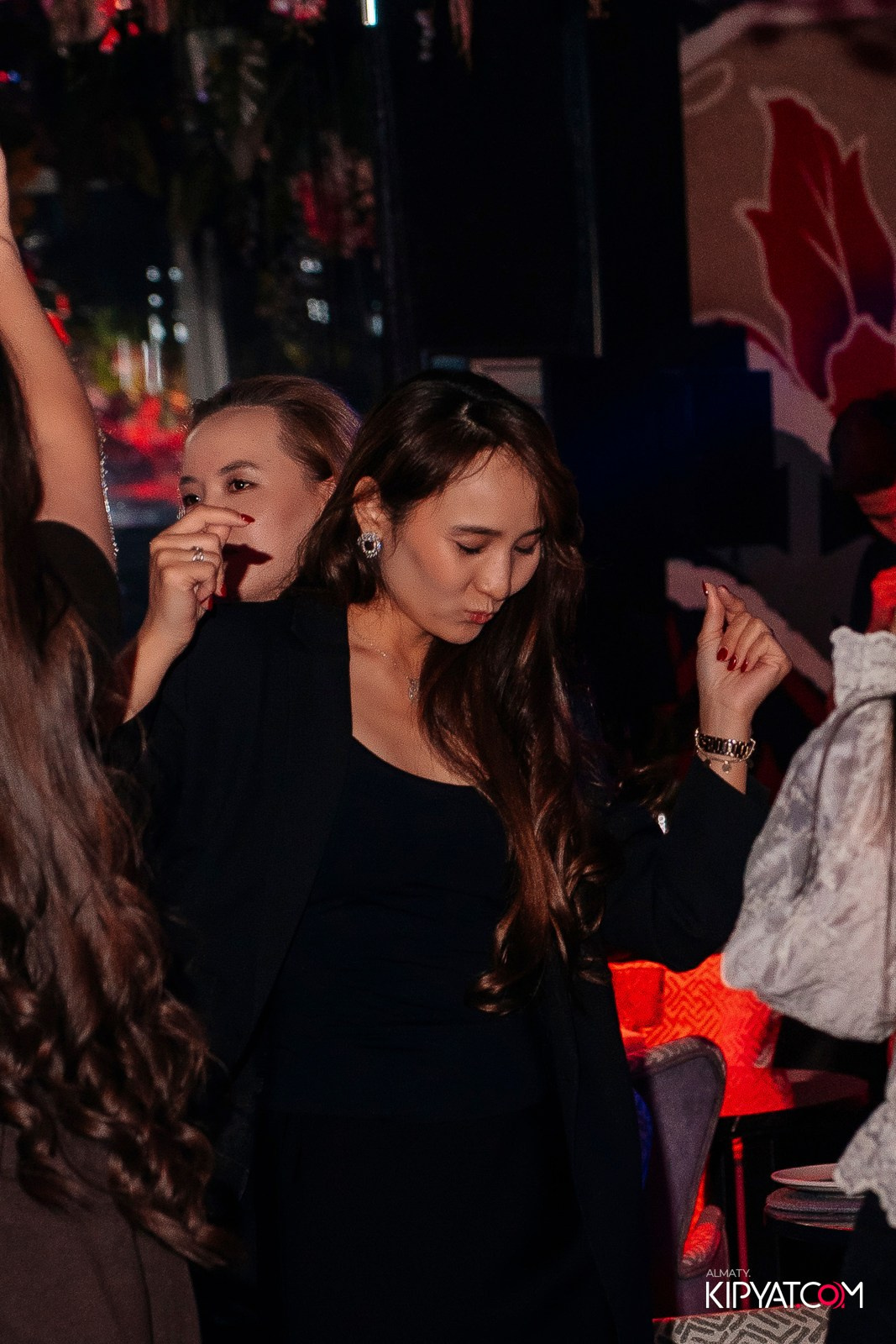 FRIENDS BAR & TERRACE. КИПЯТКОМ АЛМАТЫ!