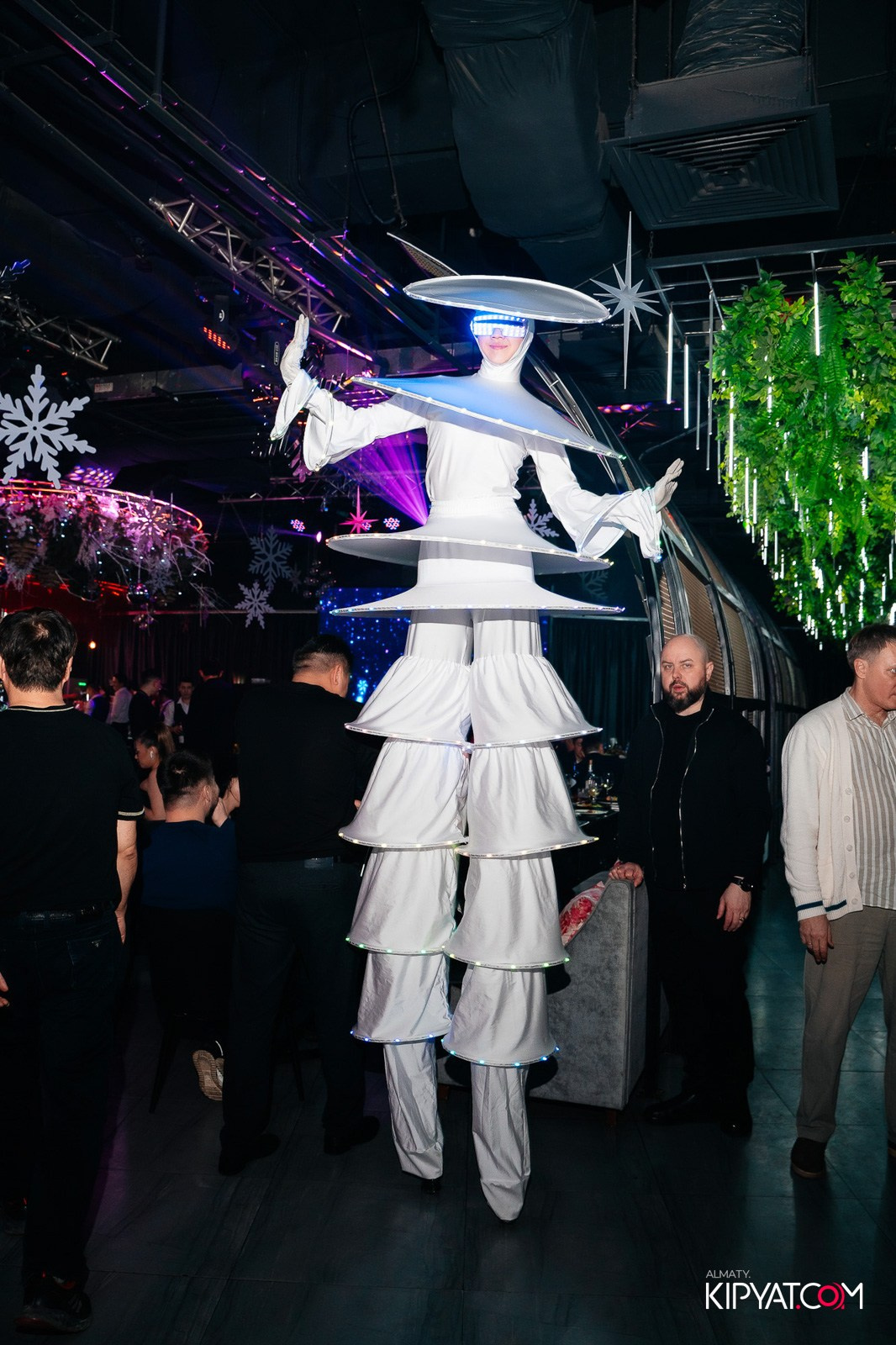 FRIENDS BAR & TERRACE. КИПЯТКОМ АЛМАТЫ!