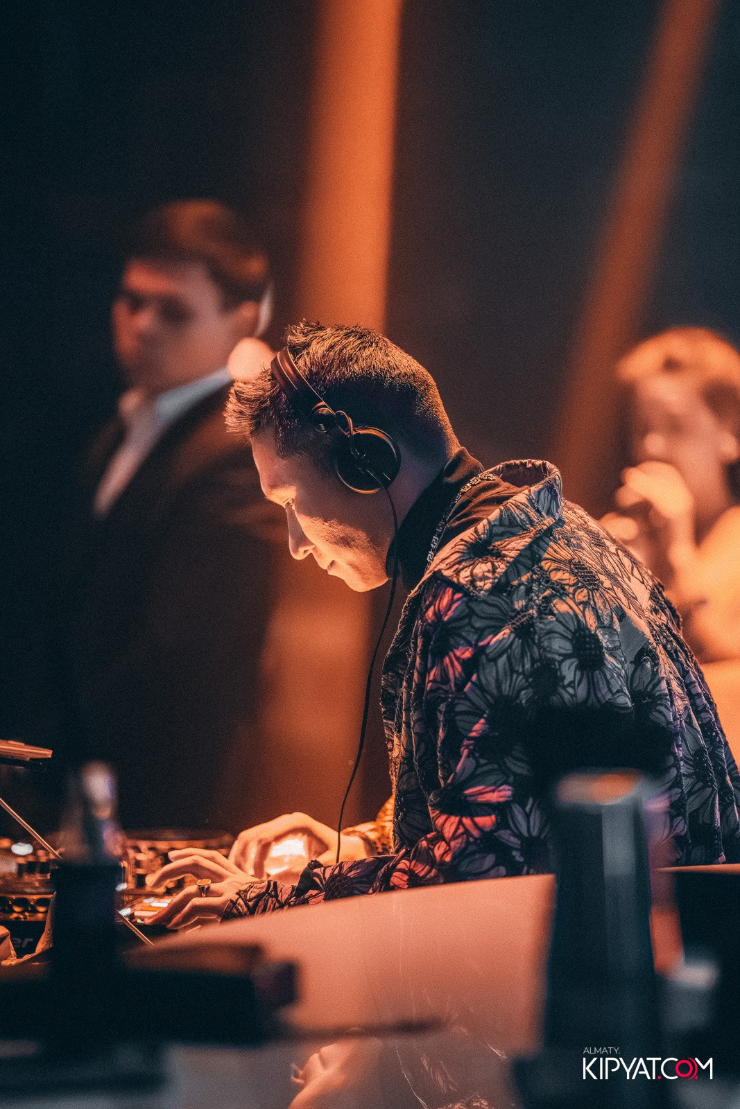 SANTA RAVE В НОЧНОМ КЛУБЕ SANTA BARBARA. КИПЯТКОМ АЛМАТЫ!