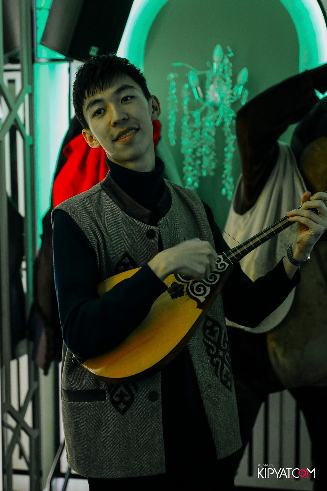 УХО И МЕДВЕДЬ НА ГАГАРИНА. КИПЯТКОМ АЛМАТЫ!