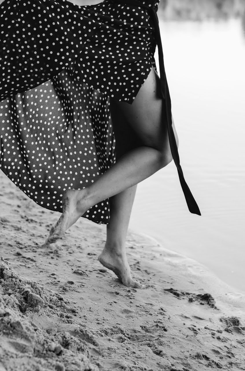 Tamara photoshoot by the water. Family, portrait, content photo in Costa Rica Evgeniya Besprozvannykh