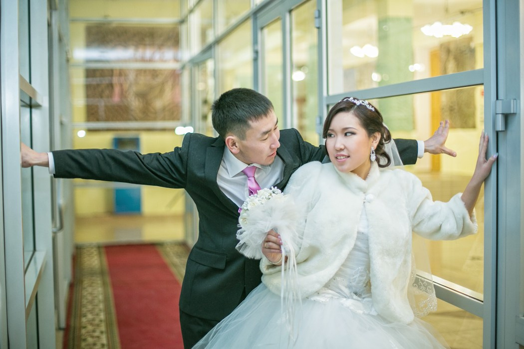 Зимнее свадебное фото. Фотограф Надежда Куин, Якутск