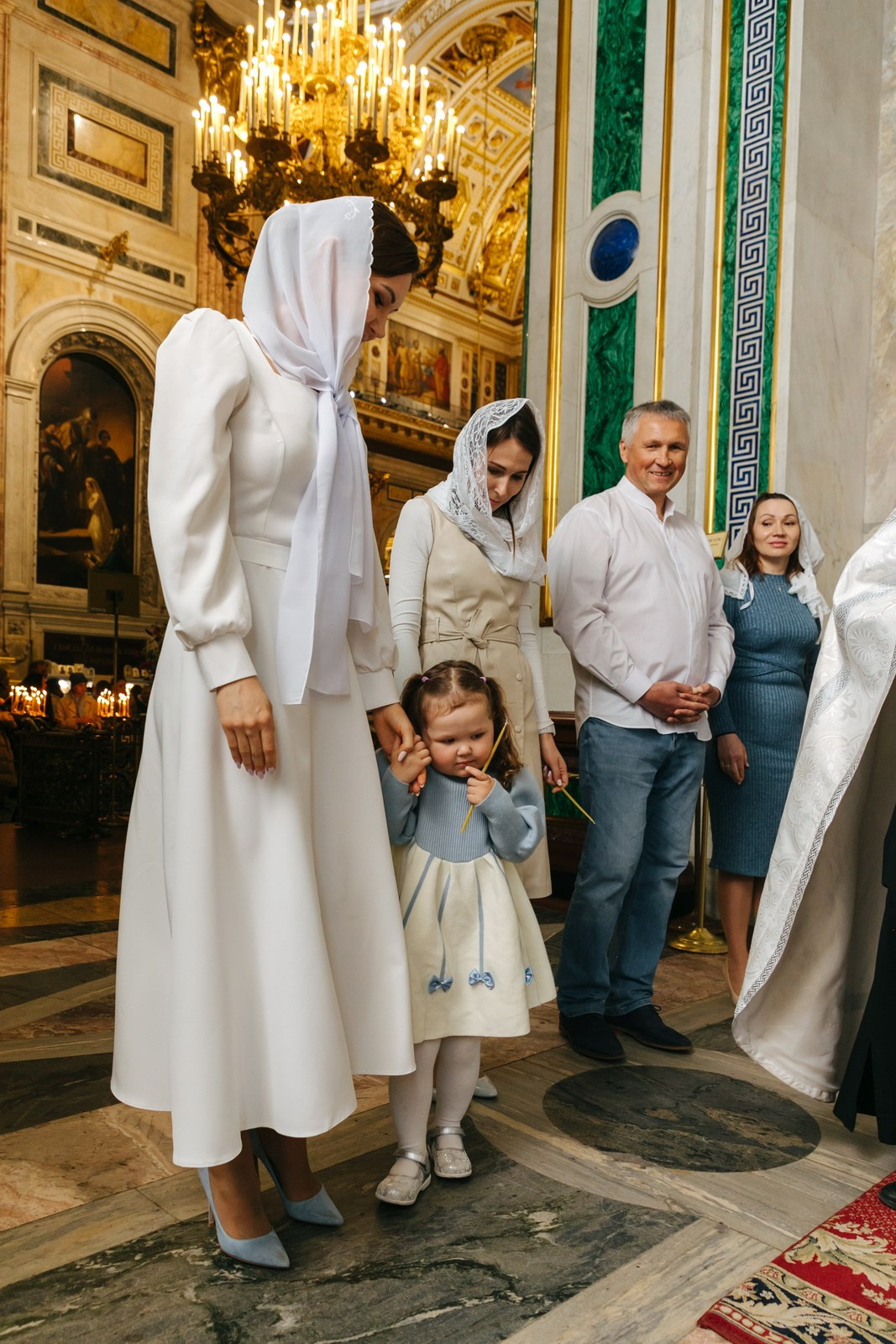 Крещение ребенка в Исаакиевском соборе СПб. Фотограф крещение венчание в Петербурге! Помогает подобрать храм и посоветовал душевного батюшку в СПб
