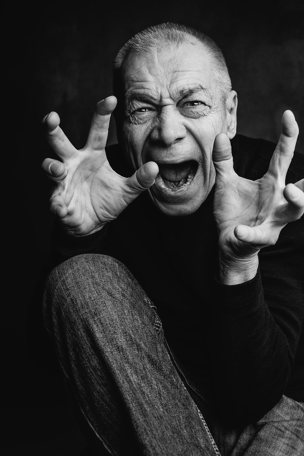 U-ray: Художественный чёрно-белый портрет. U-ray