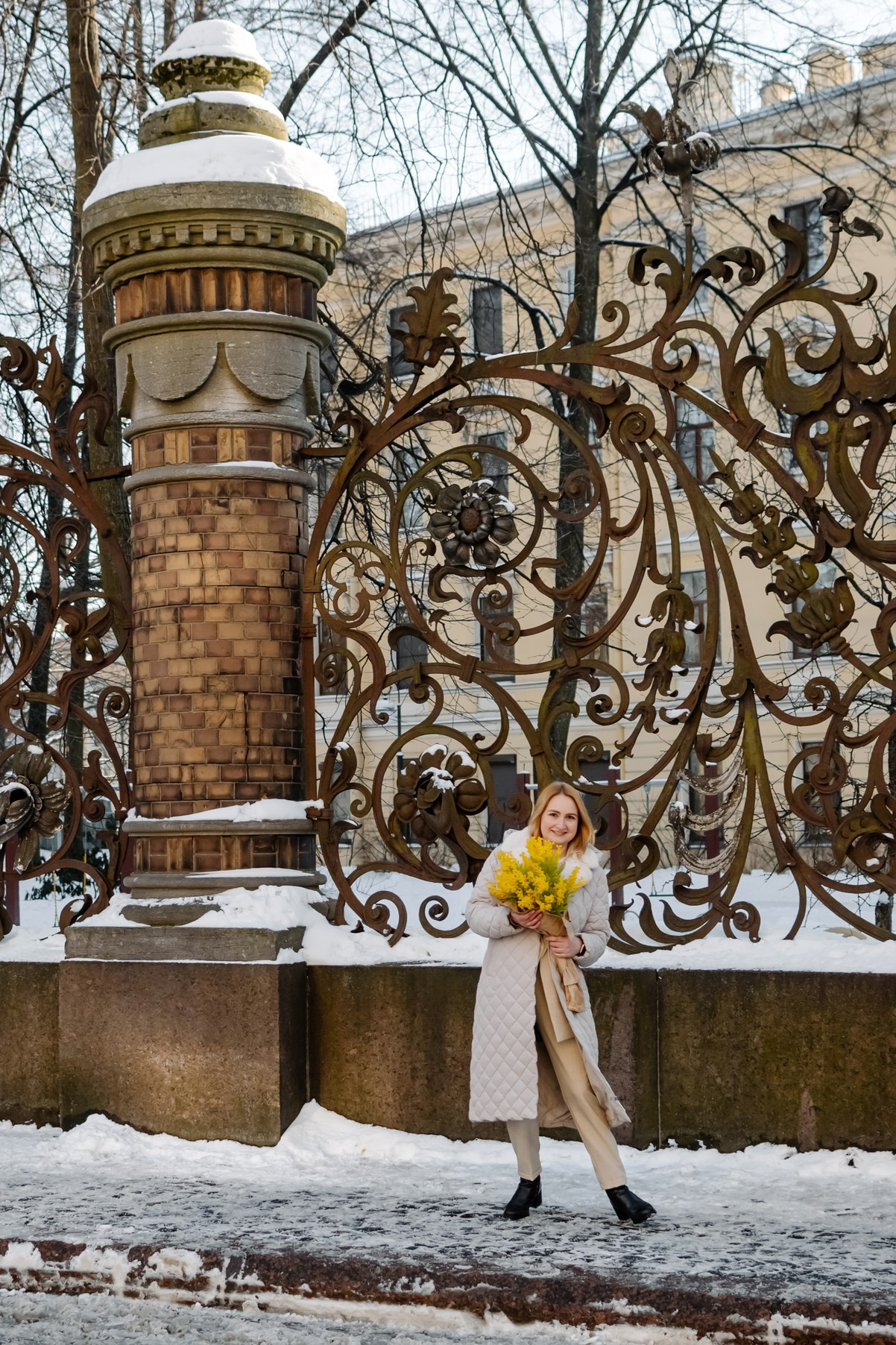 Прогулка с цветами по улицам и каналам. Свадебный и семейный фотограф в Санкт-Петербурге Елена Худякова