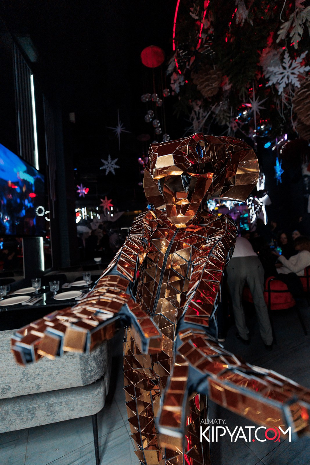 FRIENDS BAR & TERRACE. КИПЯТКОМ АЛМАТЫ!