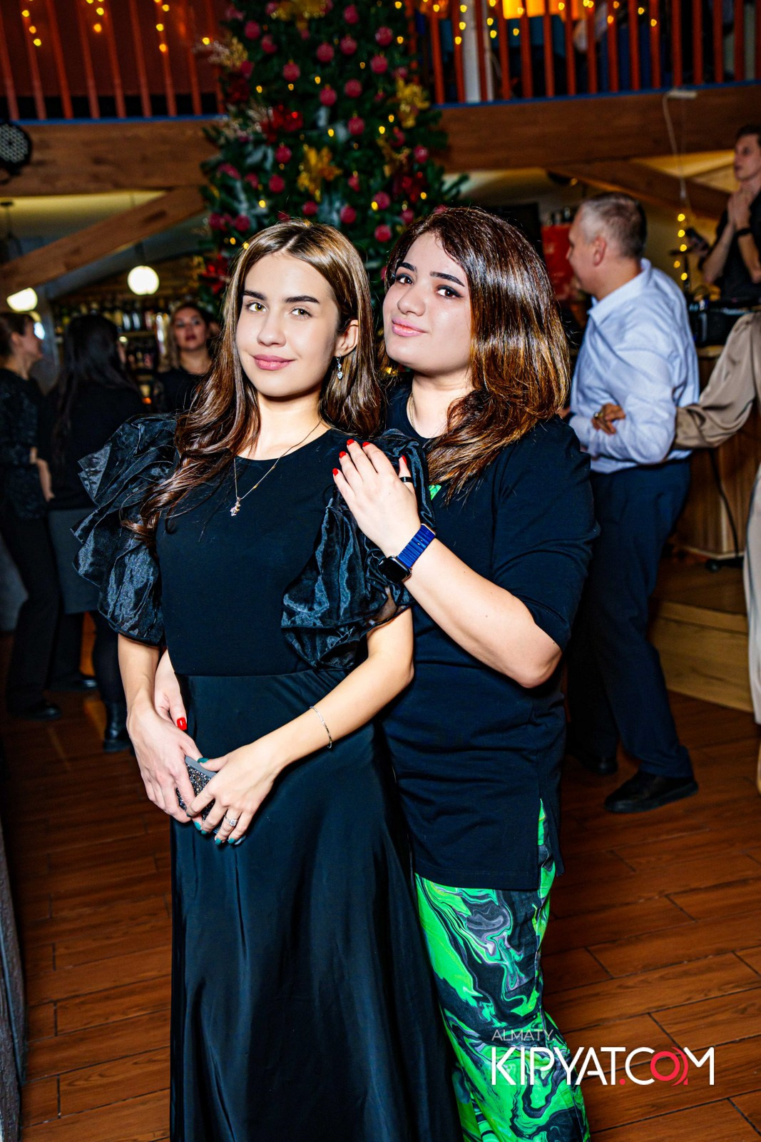 ГРУЗИНСКИЙ ДВОР НА КАБАНБАЙ БАТЫРА. КИПЯТКОМ АЛМАТЫ!