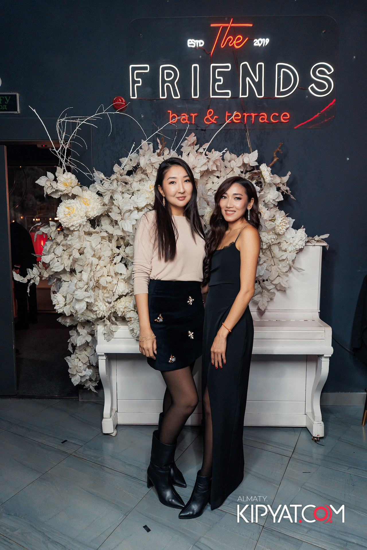 FRIENDS BAR & TERRACE. КИПЯТКОМ АЛМАТЫ!