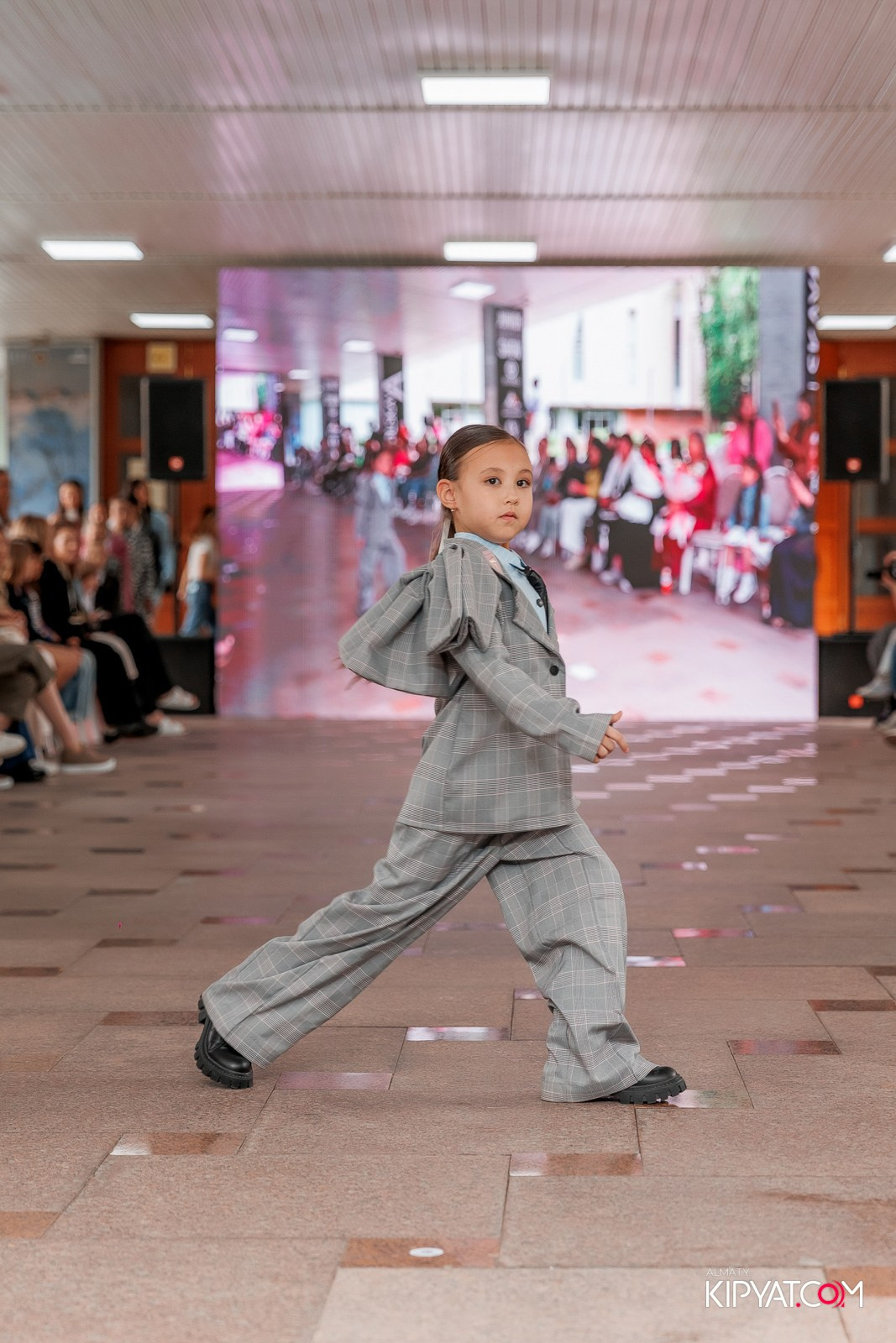 JUNIOR FASHION SHOW. КИПЯТКОМ АЛМАТЫ!