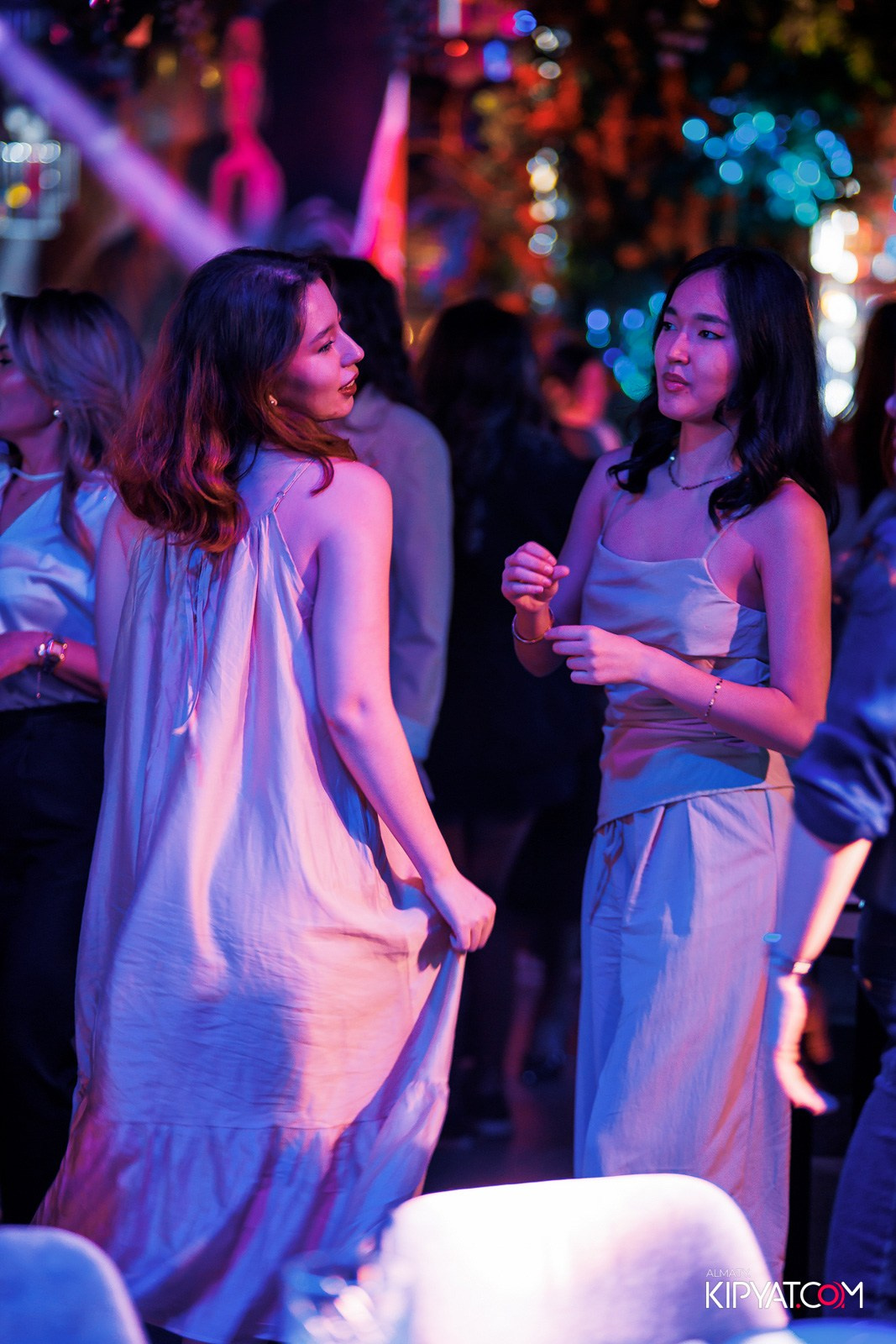 FRIENDS BAR & TERRACE. КИПЯТКОМ АЛМАТЫ!