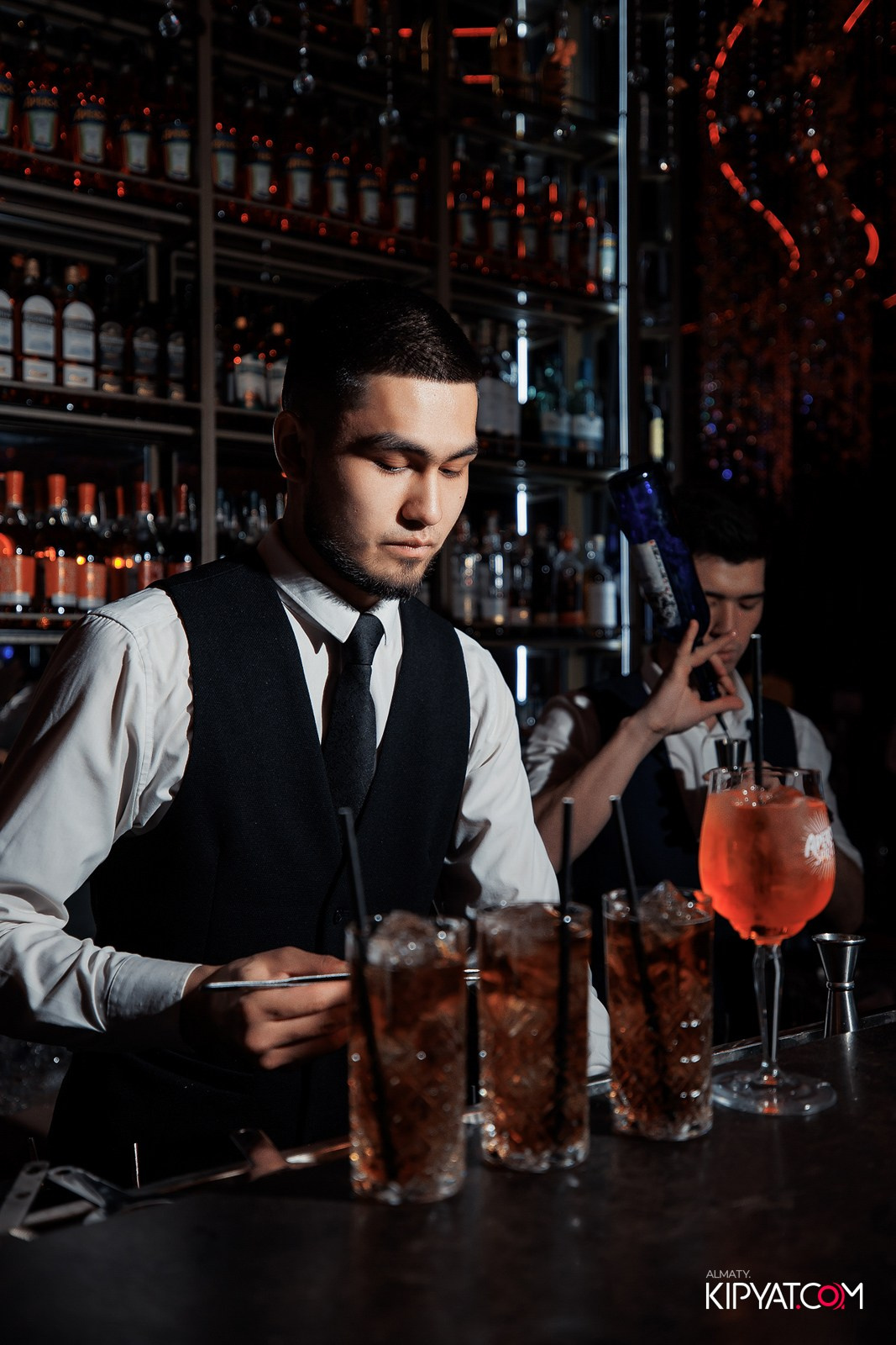 FRIENDS BAR & TERRACE. КИПЯТКОМ АЛМАТЫ!