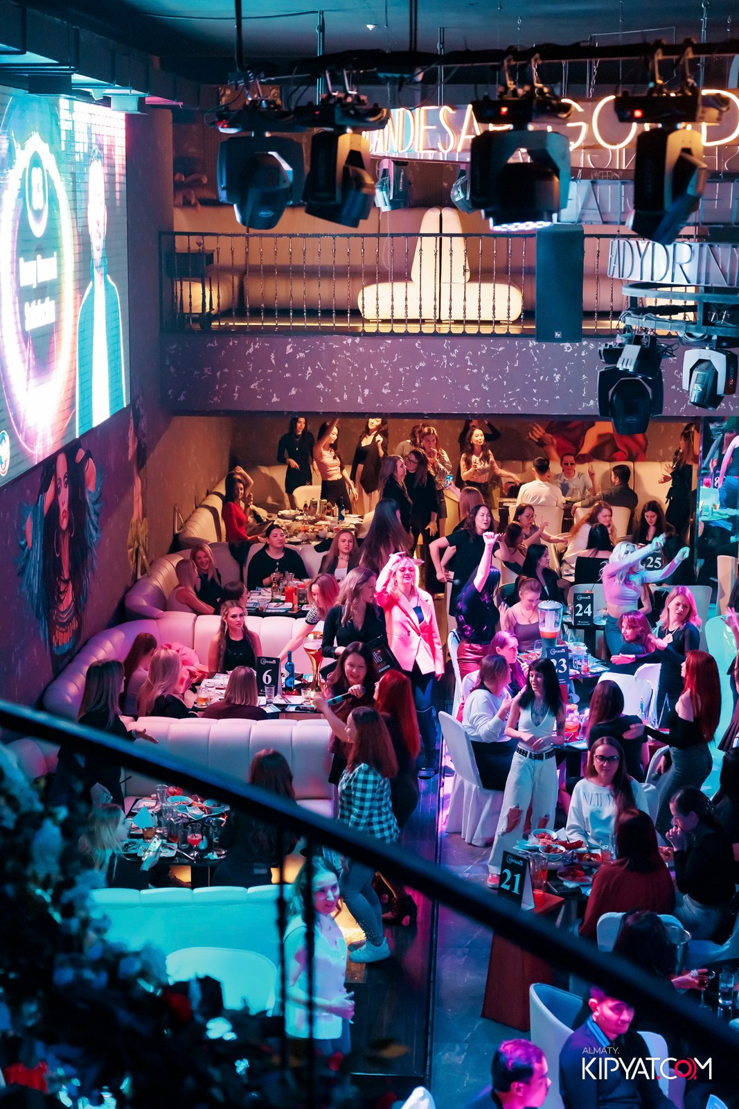 МУЗЫКАЛЬНОЕ ЛОТО В HIT RETRO. КИПЯТКОМ АЛМАТЫ! Фотосъемка мероприятий в Алматы