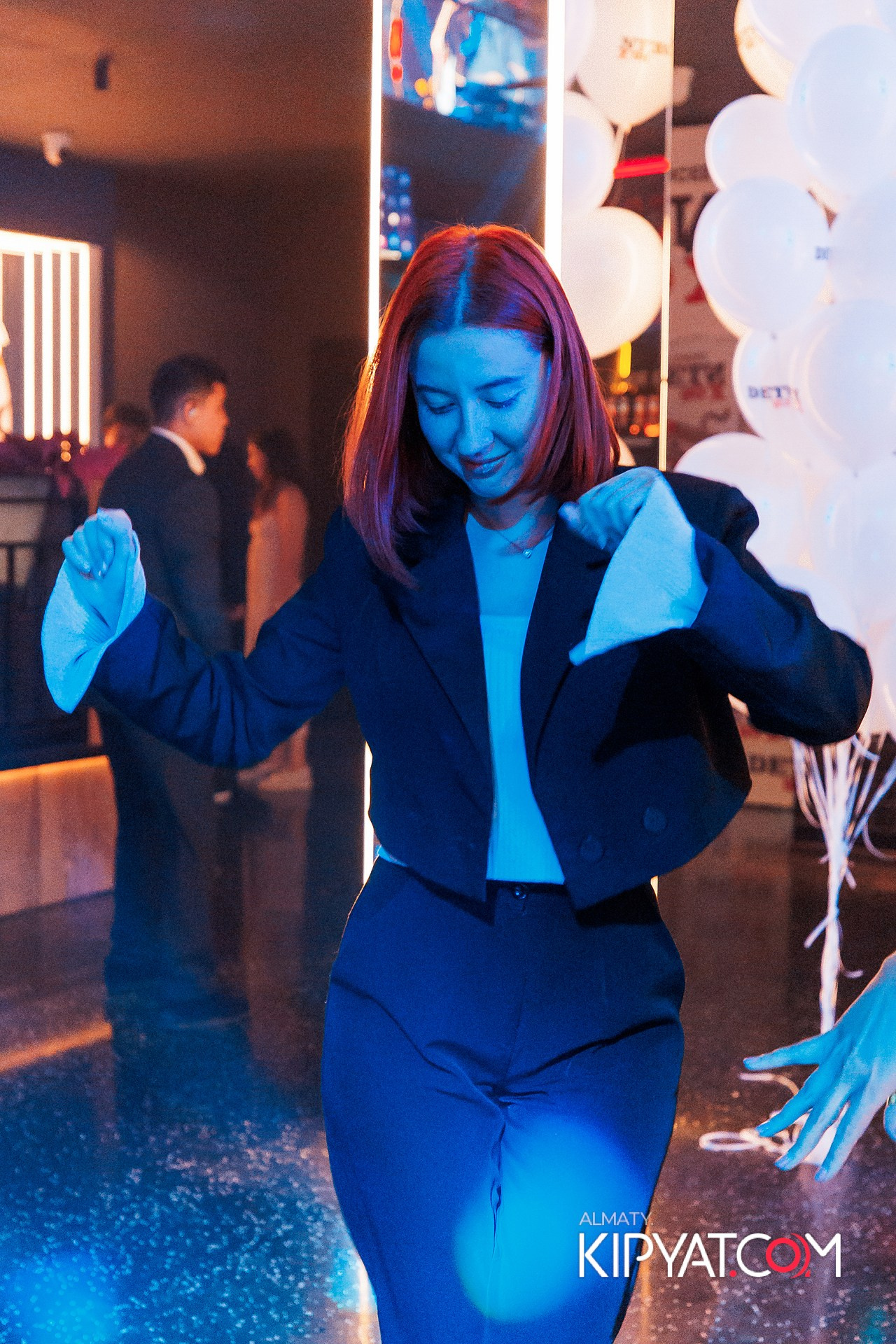 ПРЕЗЕНТАЦИЯ КНИГИ ВИКТОРА ЕЛИСЕЕВА. КИПЯТКОМ АЛМАТЫ!