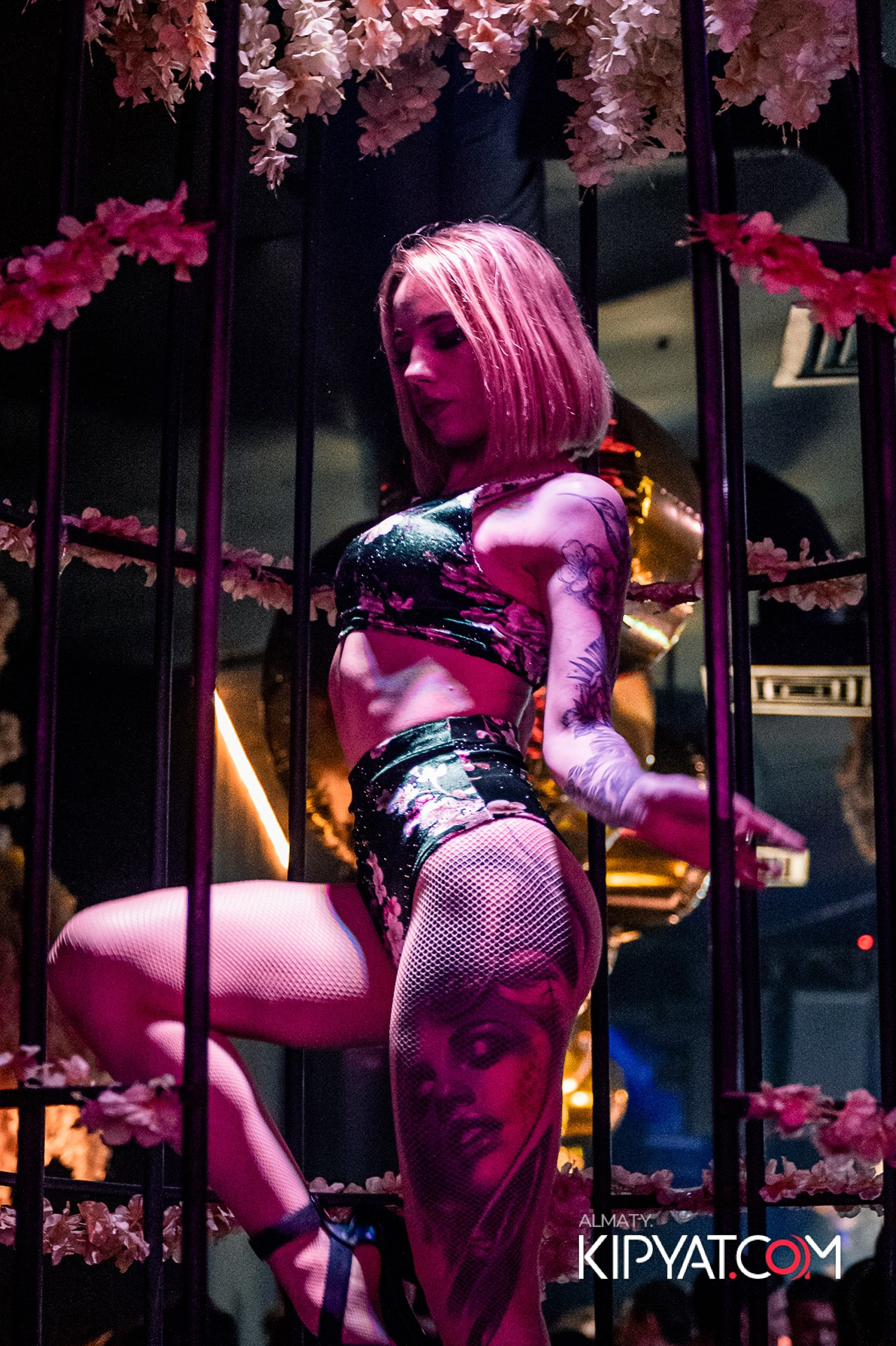 UYAT EMES BAR. КИПЯТКОМ АЛМАТЫ!